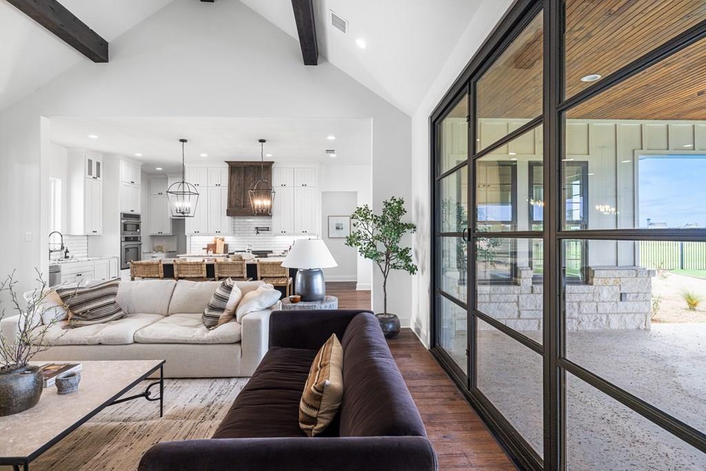 306 Interlaken St, Fredericksburg, TX 78624