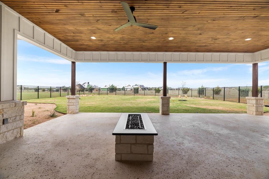 306 Interlaken St, Fredericksburg, TX 78624