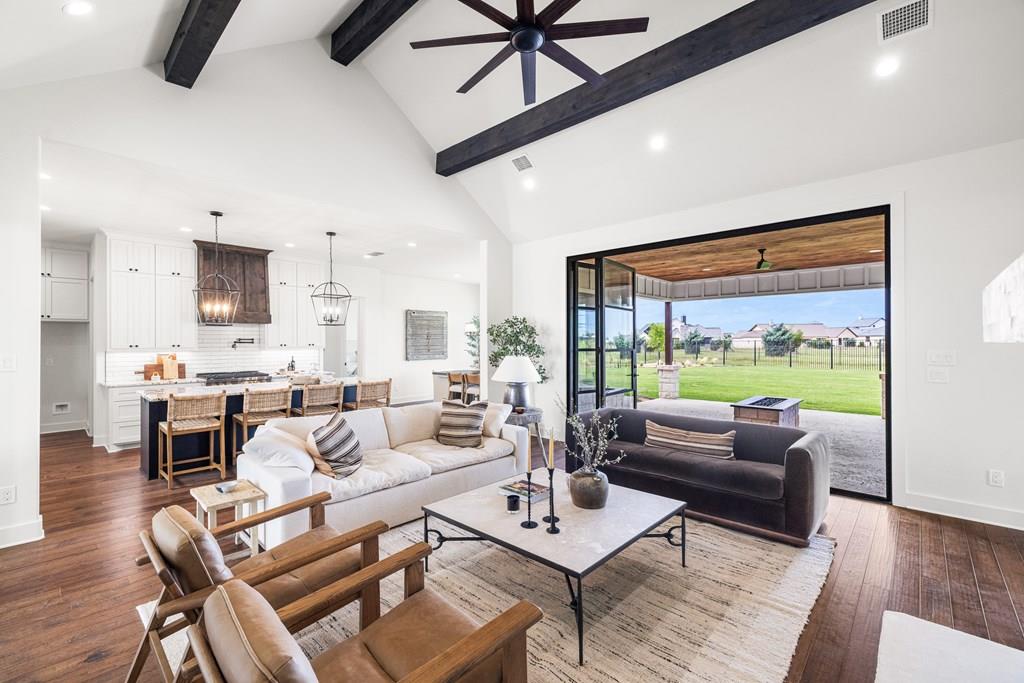 306 Interlaken St, Fredericksburg, TX 78624