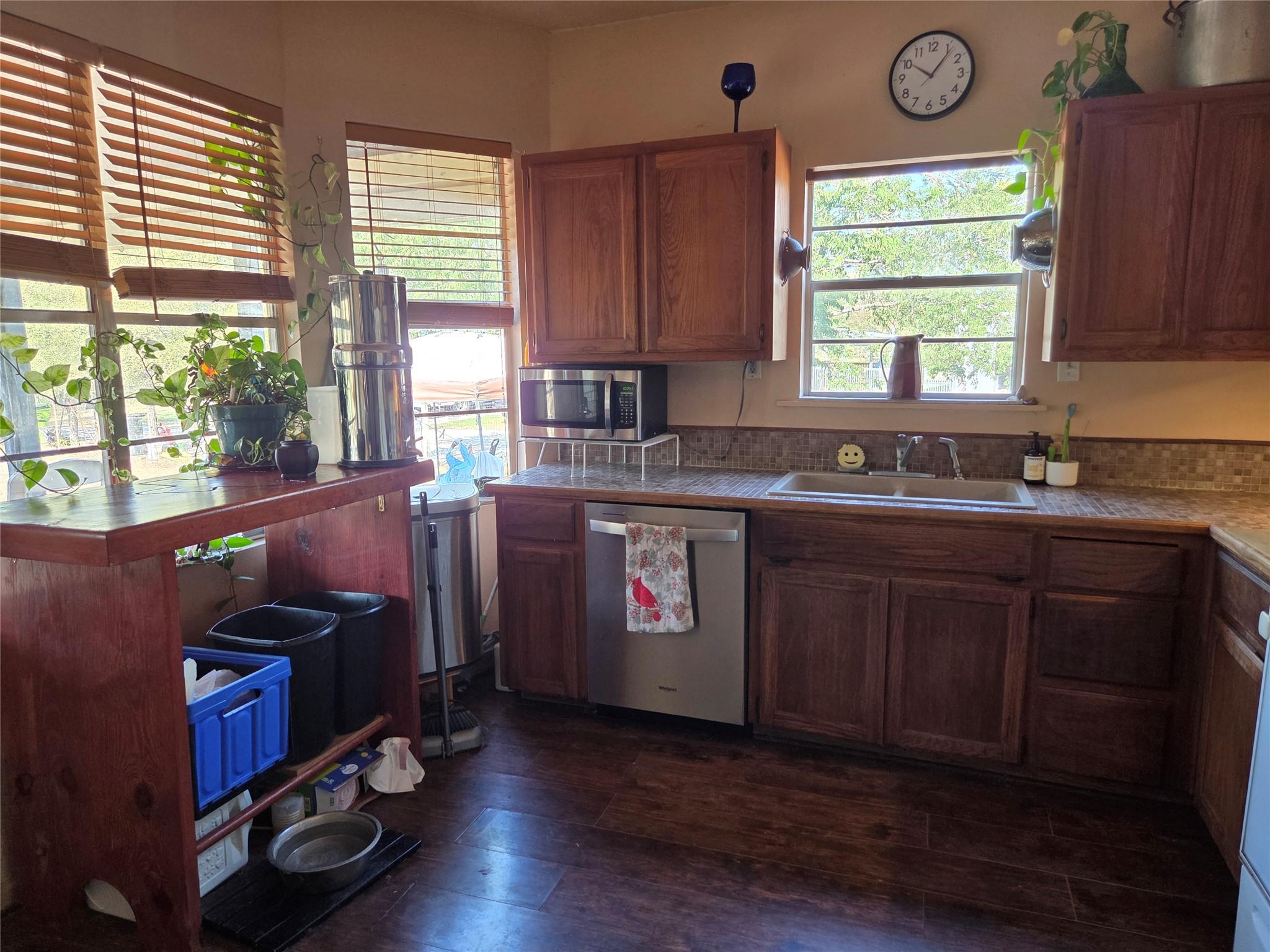 150 Beaver Rd, Elgin, TX 78621