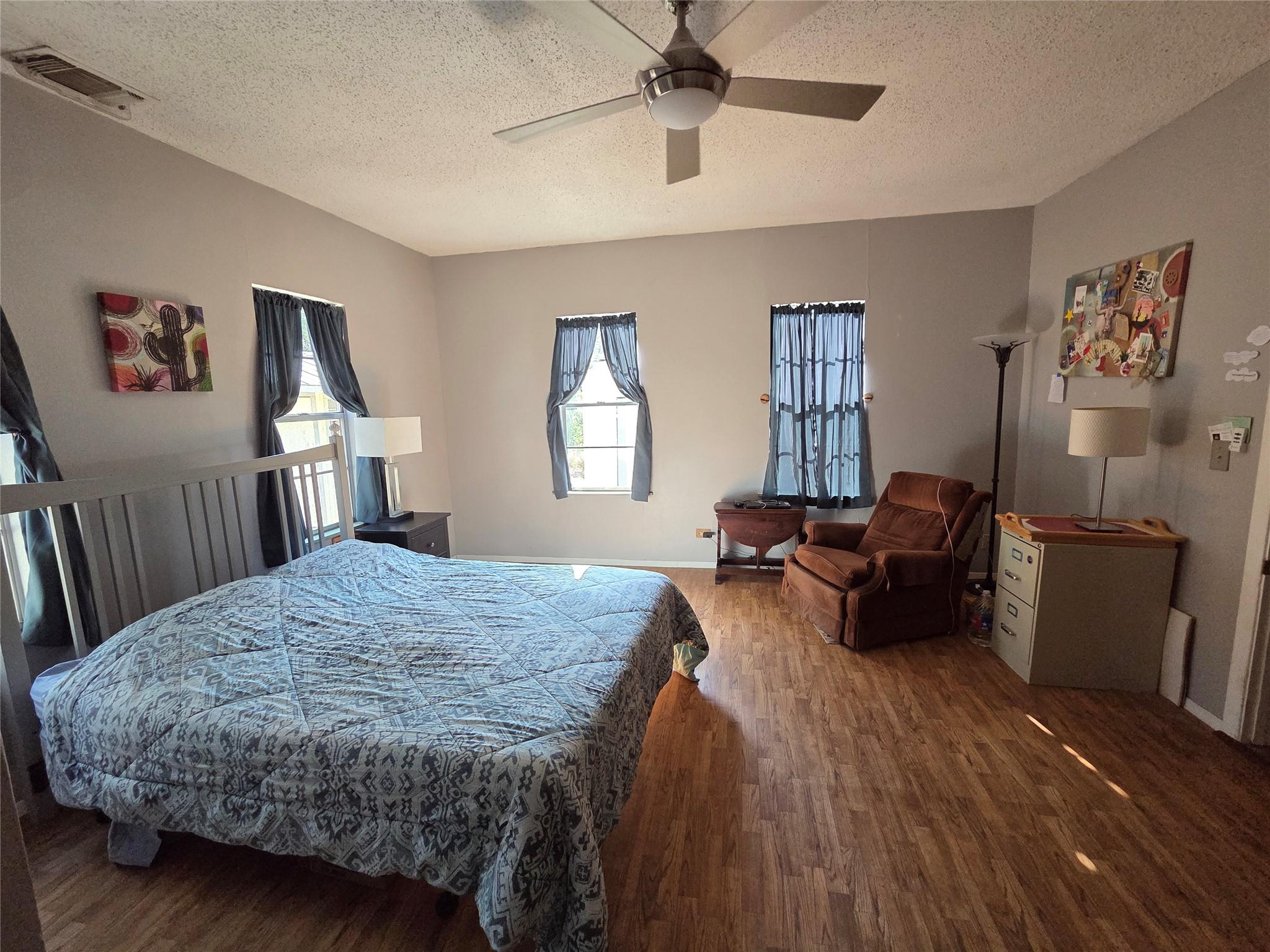 150 Beaver Rd, Elgin, TX 78621