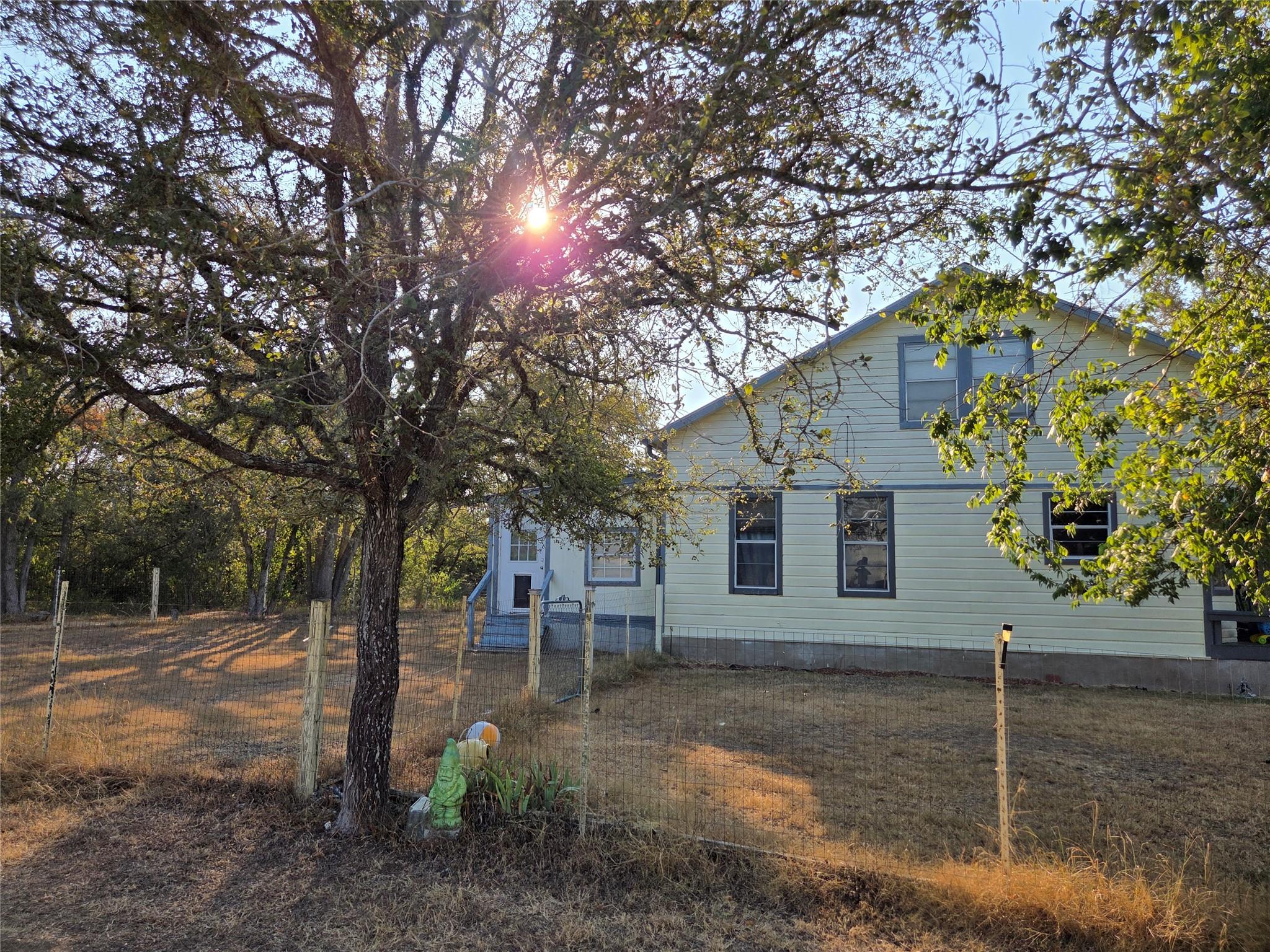 150 Beaver Rd, Elgin, TX 78621