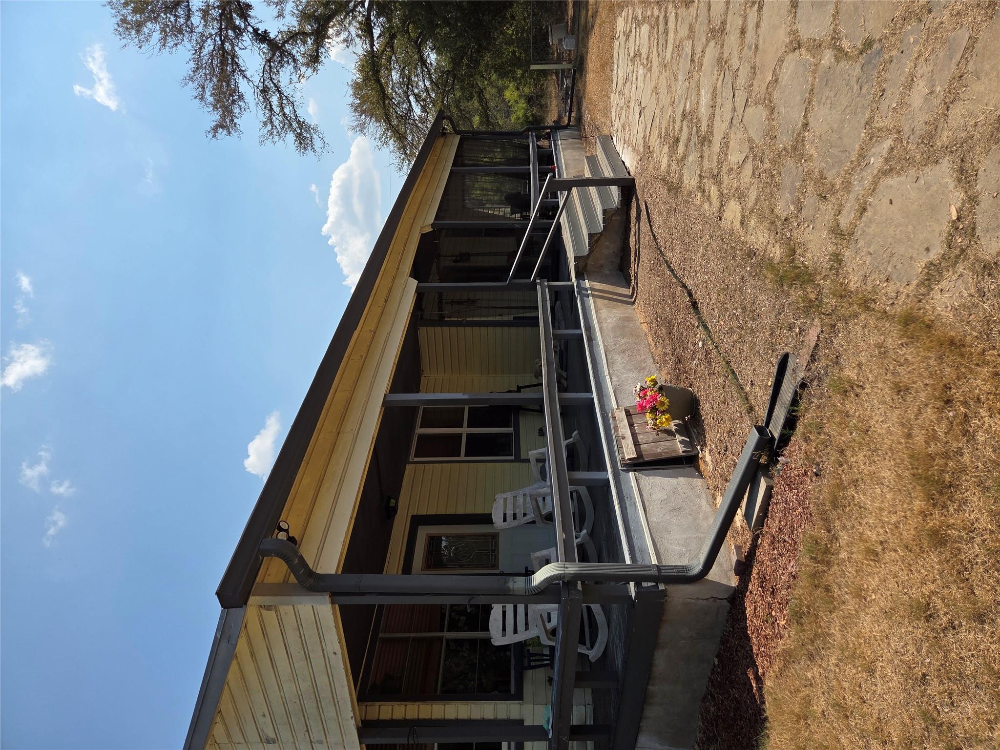 150 Beaver Rd, Elgin, TX 78621