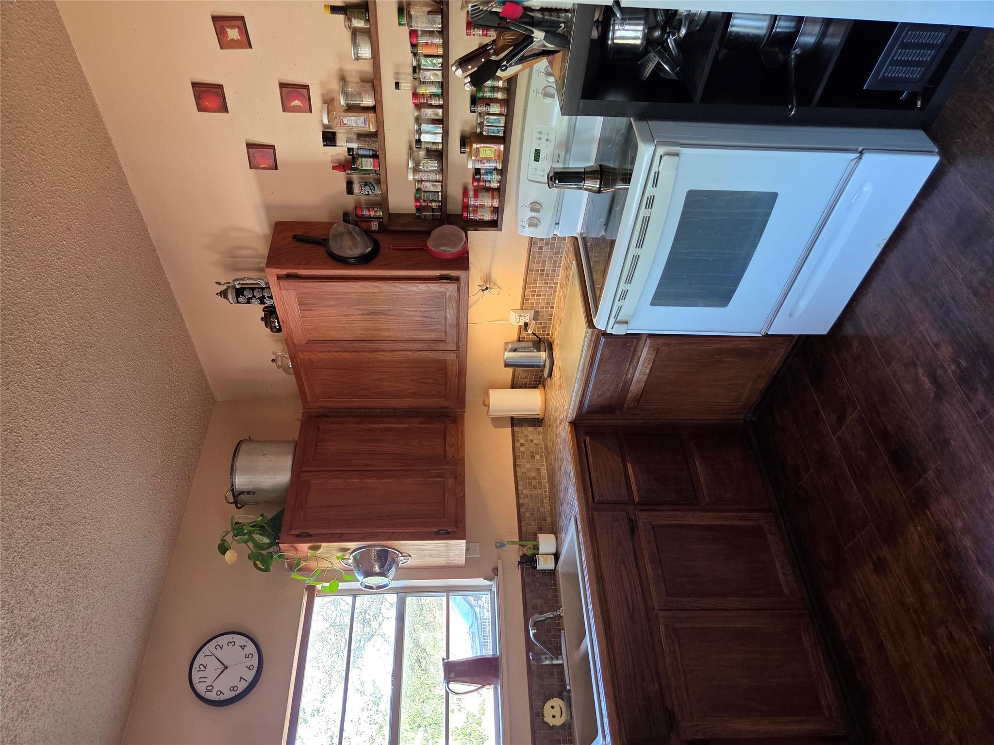 150 Beaver Rd, Elgin, TX 78621