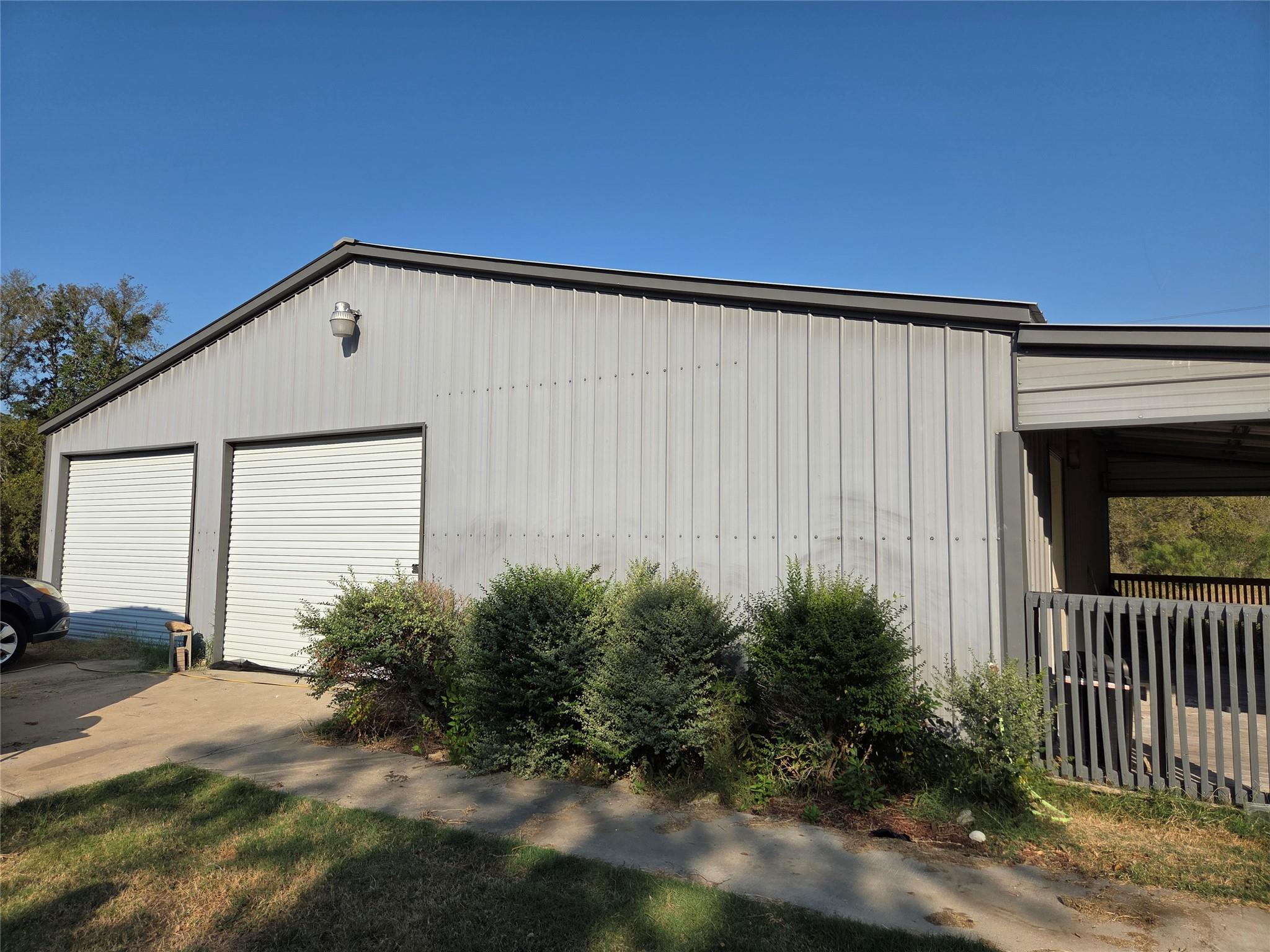 150 Beaver Rd, Elgin, TX 78621