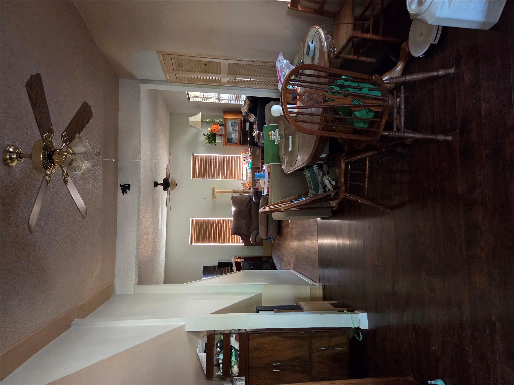 150 Beaver Rd, Elgin, TX 78621