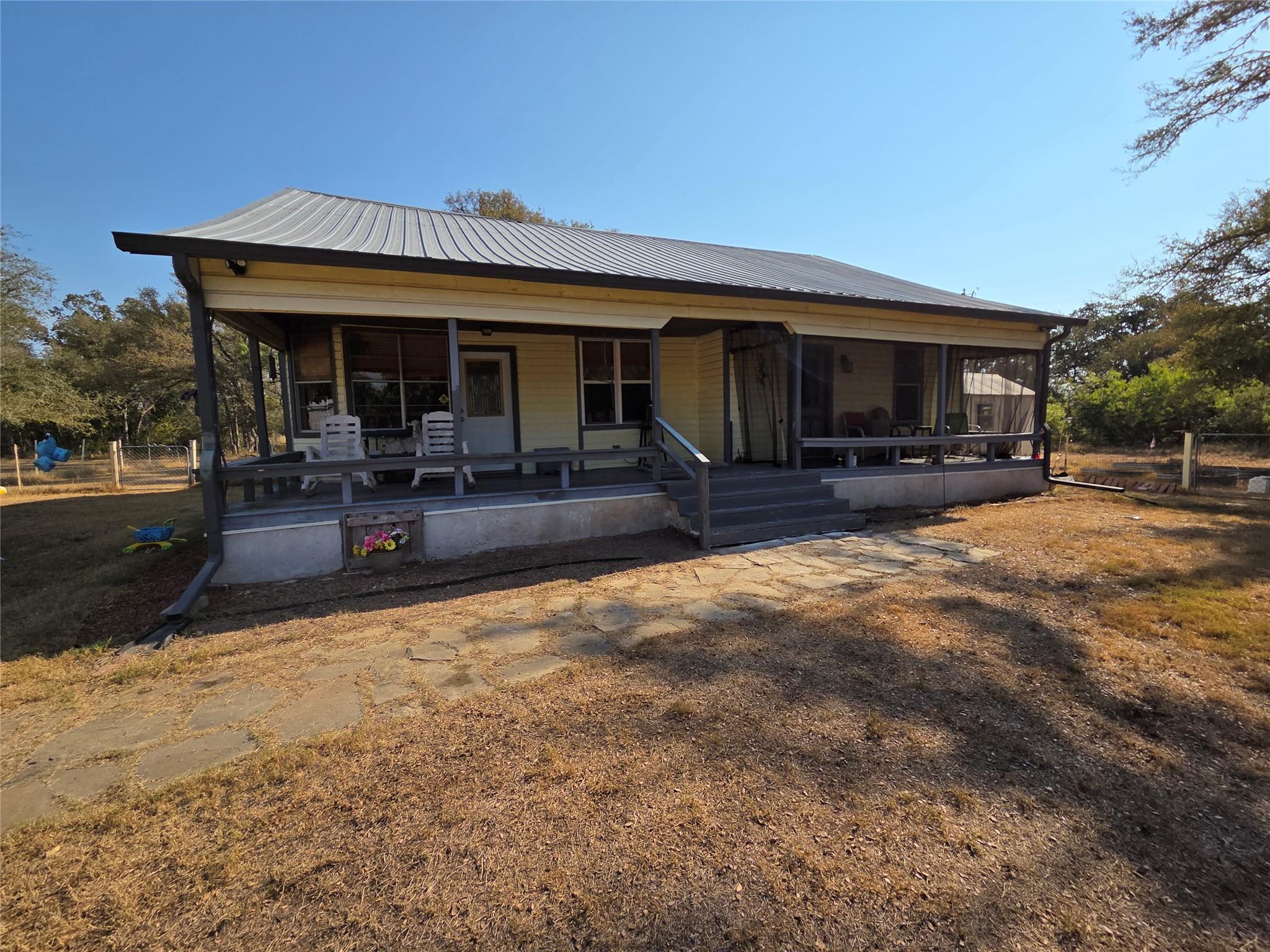 150 Beaver Rd, Elgin, TX 78621