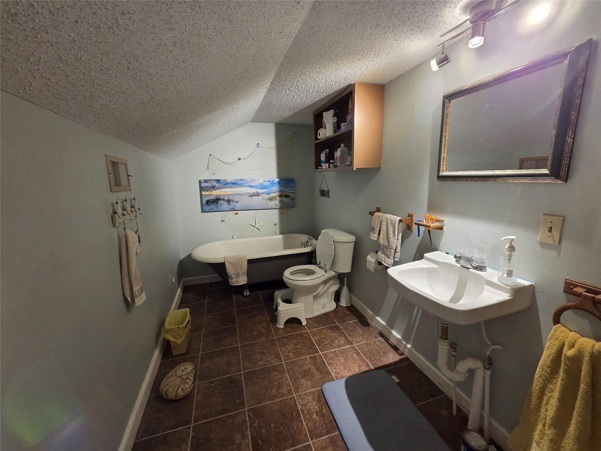 150 Beaver Rd, Elgin, TX 78621