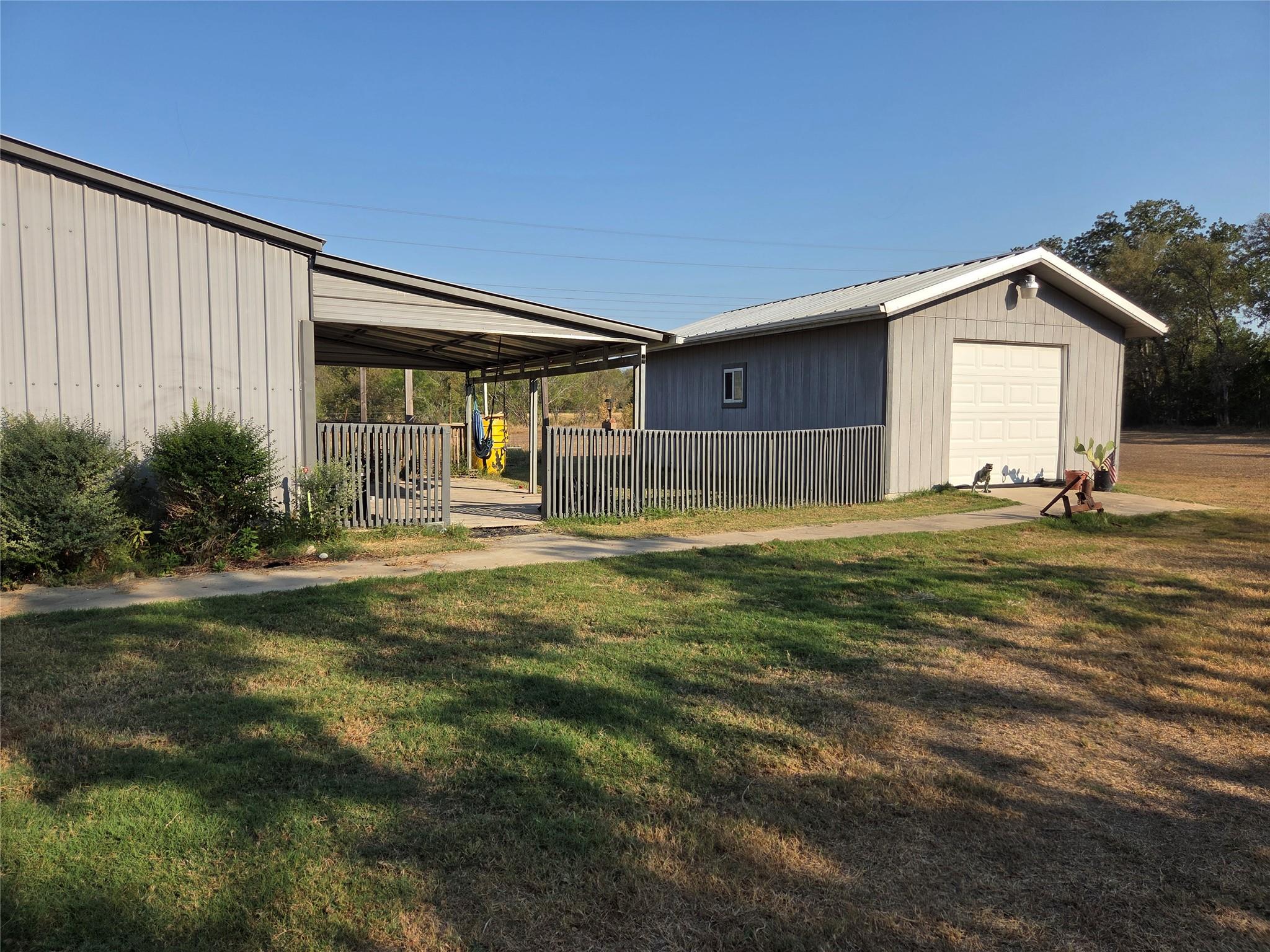 150 Beaver Rd, Elgin, TX 78621