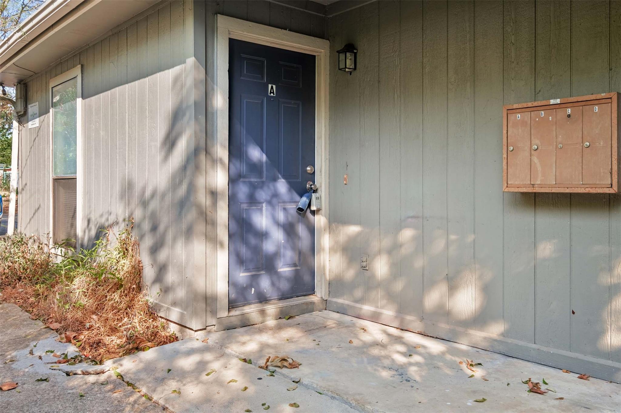 115 S Frio St # I, Lockhart, TX 78644