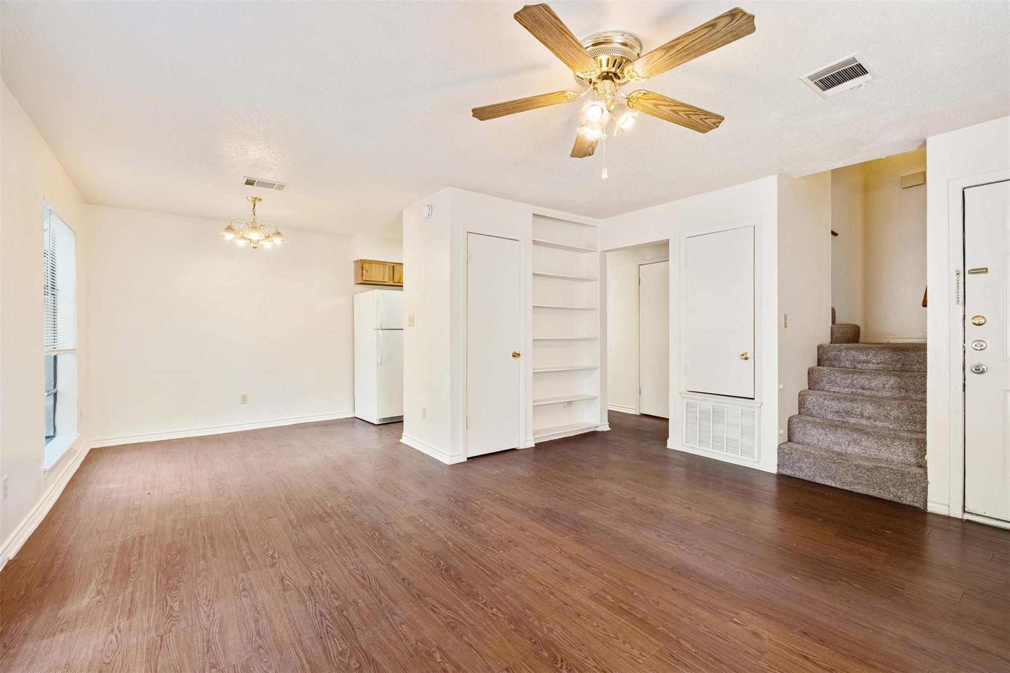 115 S Frio St # I, Lockhart, TX 78644