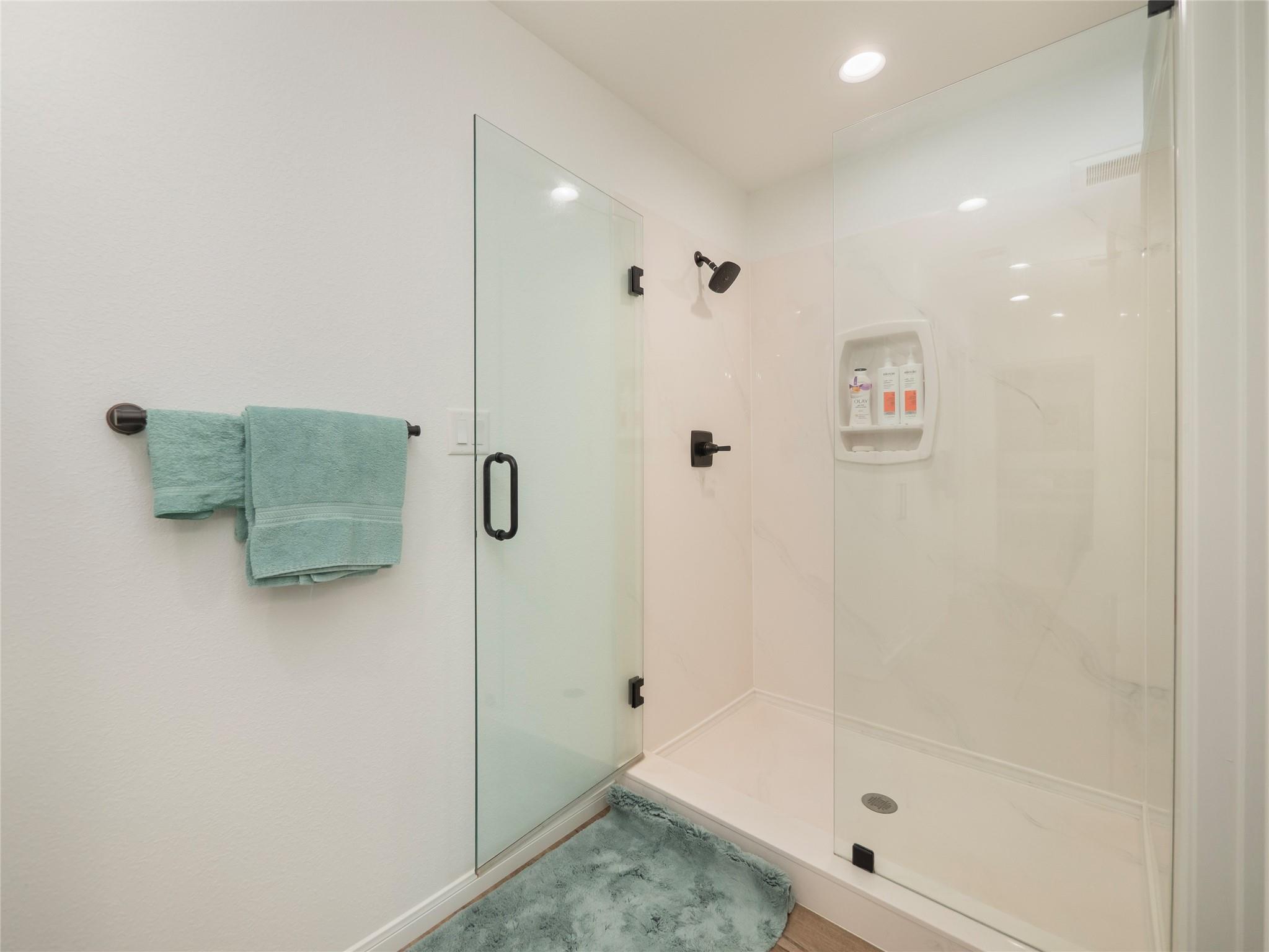 614 W 3rd St, McGregor, TX 76657