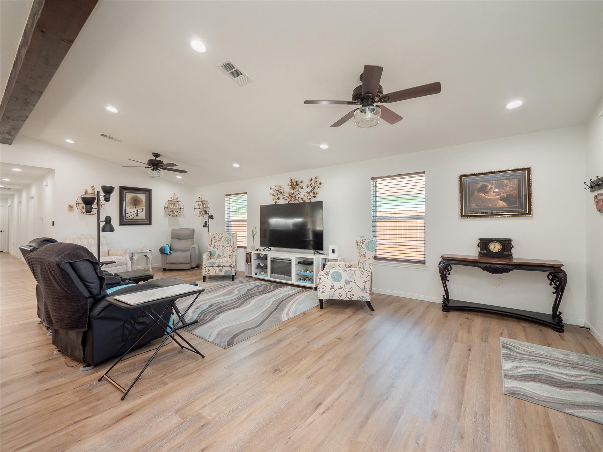 614 W 3rd St, McGregor, TX 76657