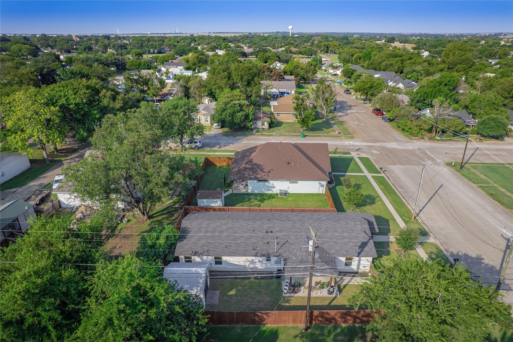614 W 3rd St, McGregor, TX 76657