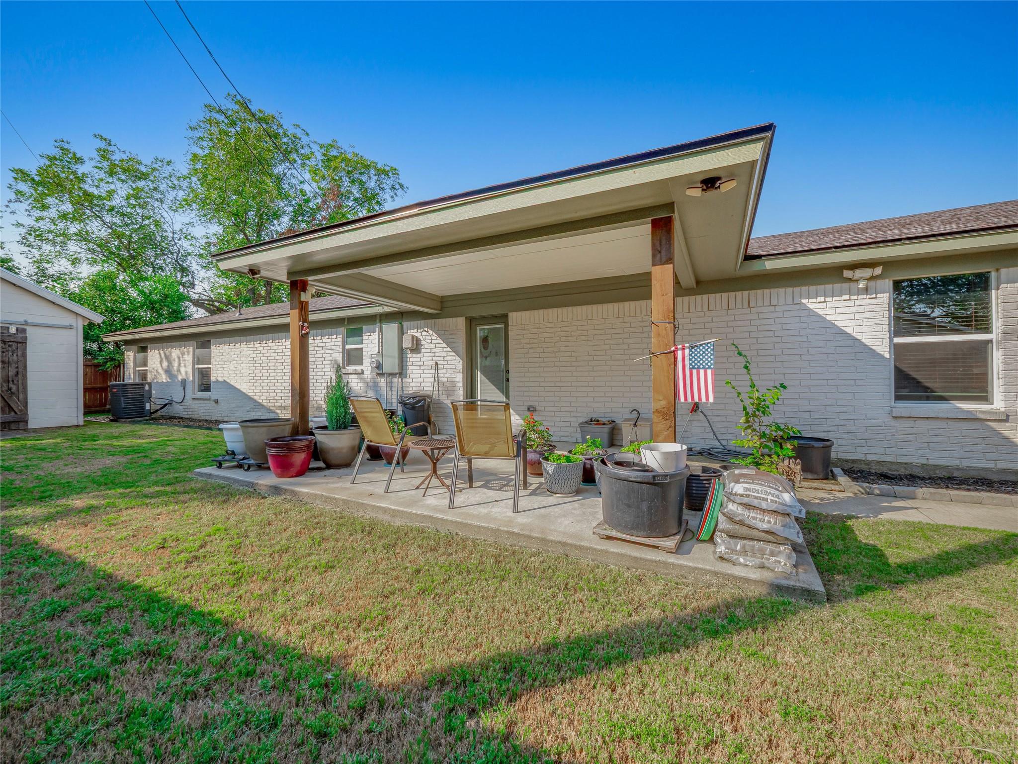 614 W 3rd St, McGregor, TX 76657