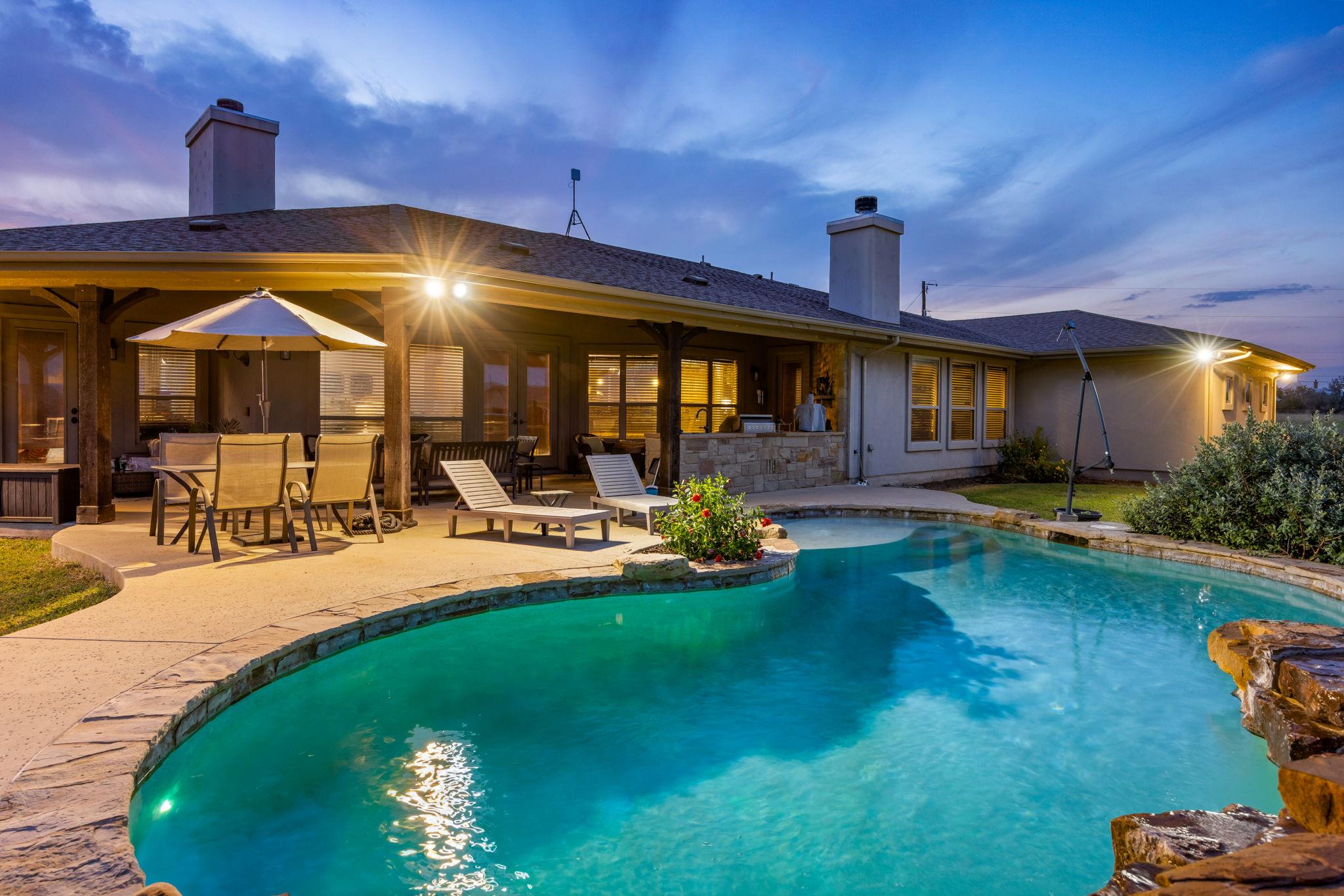 209 Stonehouse Dr, Liberty Hill, TX 78642