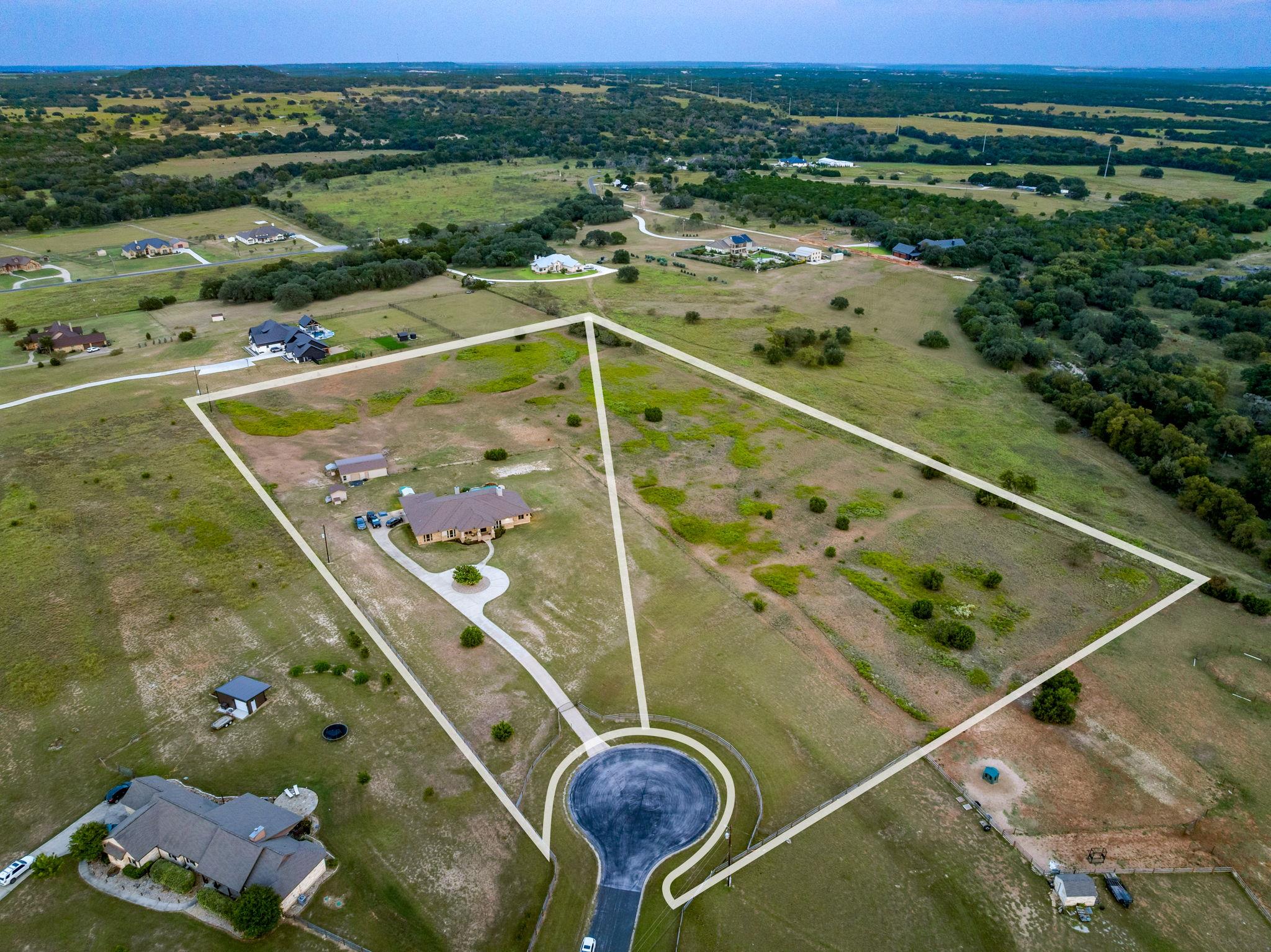 209 Stonehouse Dr, Liberty Hill, TX 78642