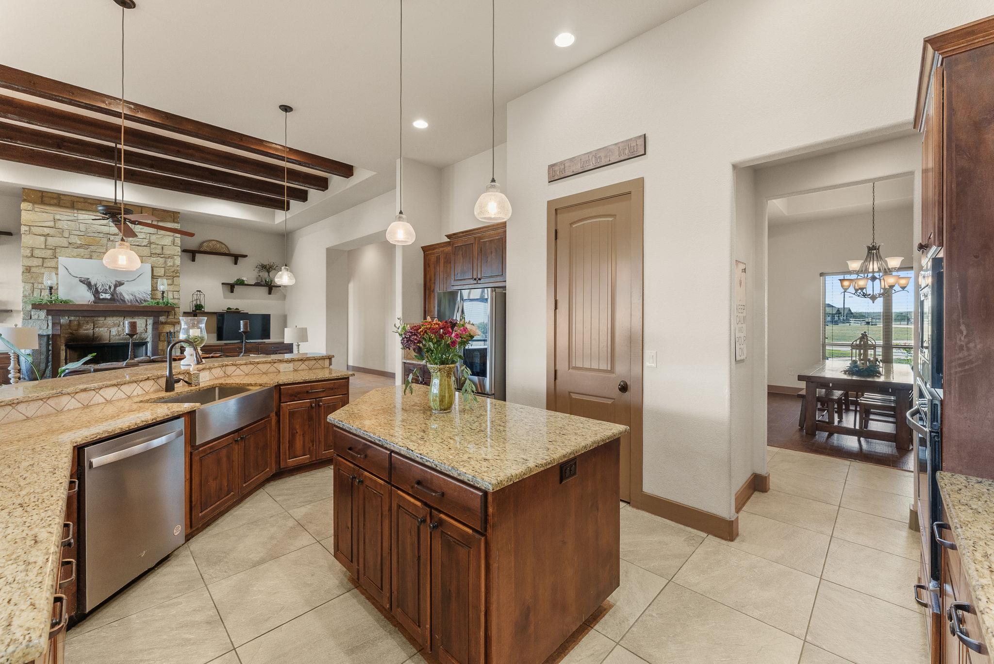 209 Stonehouse Dr, Liberty Hill, TX 78642