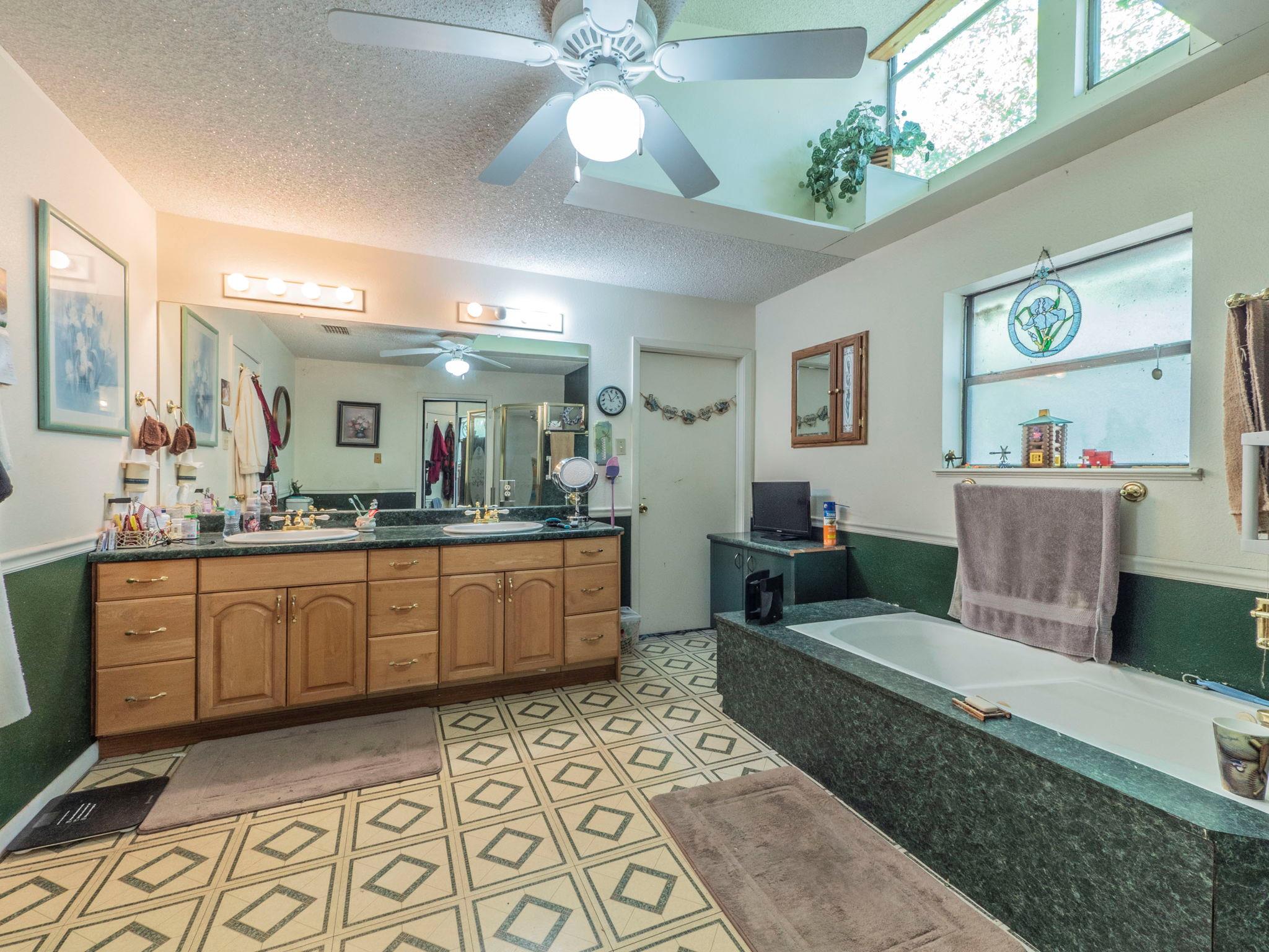 1323 Fm 1966, Maxwell, TX 78656