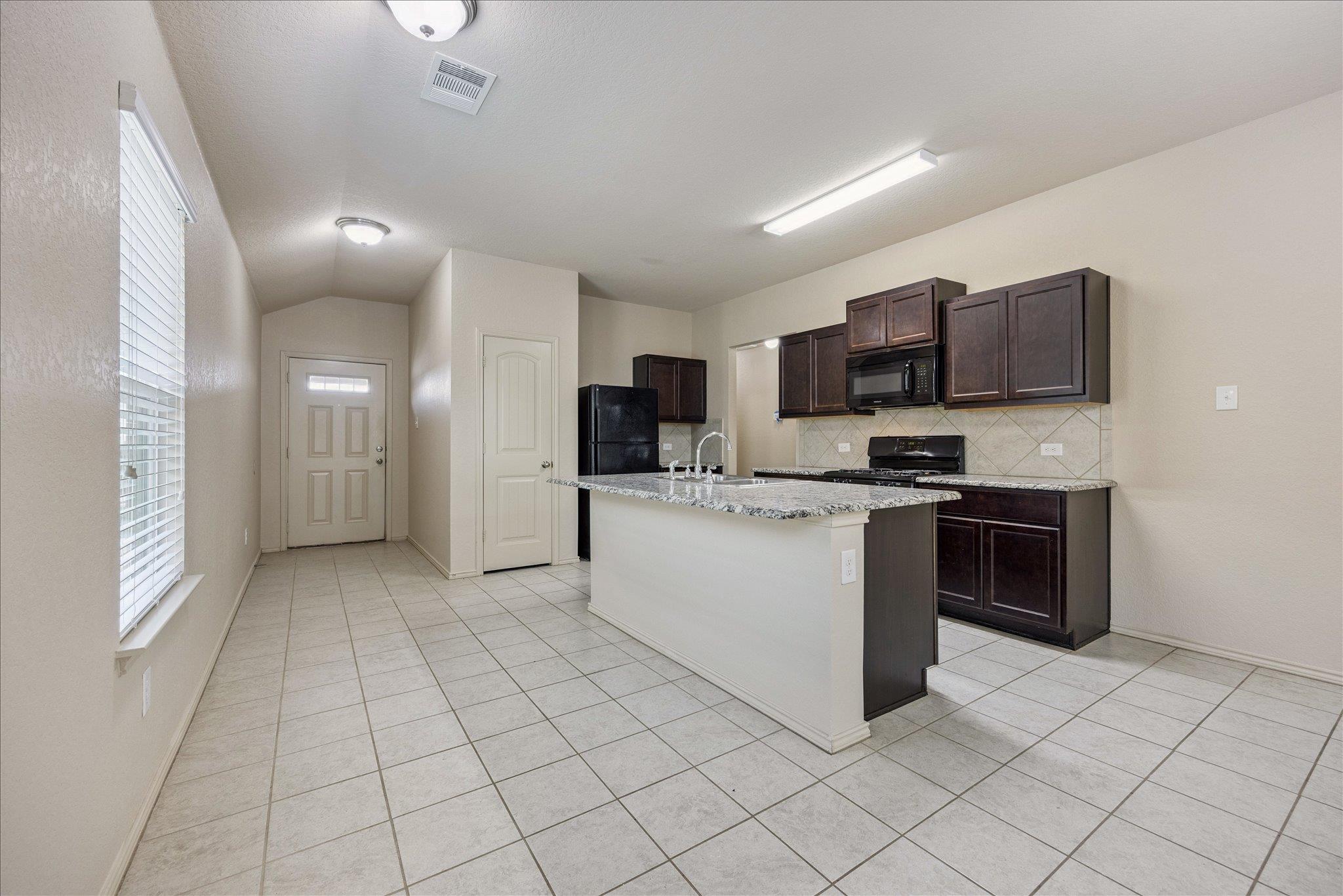 181 Lake Gln Dr, San Marcos, TX 78666