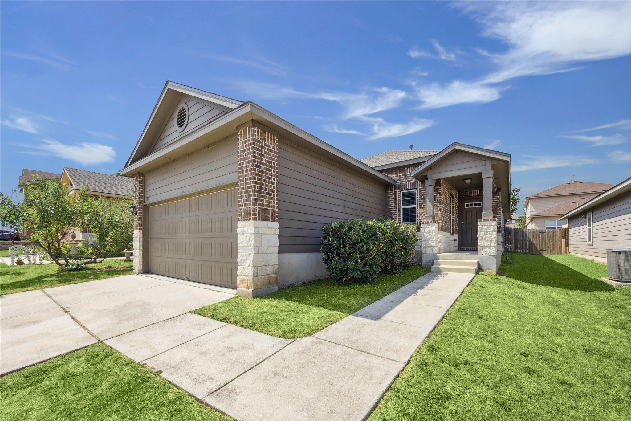 181 Lake Gln Dr, San Marcos, TX 78666