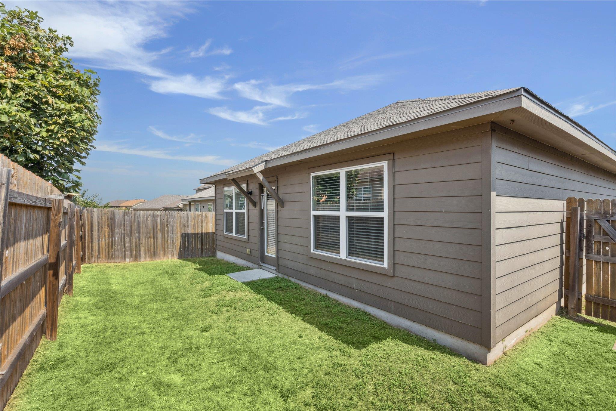 181 Lake Gln Dr, San Marcos, TX 78666