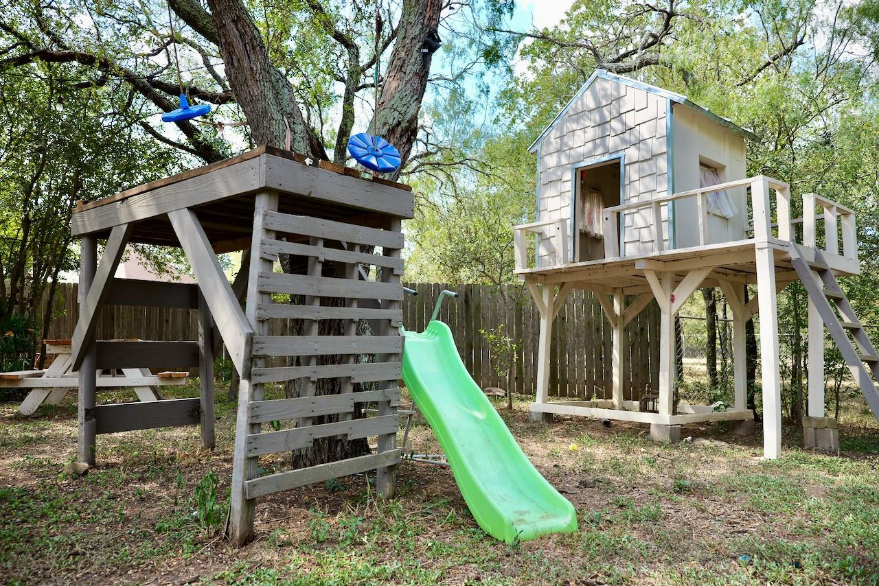 134 Deep Woods Dr, Cedar Creek, TX 78612