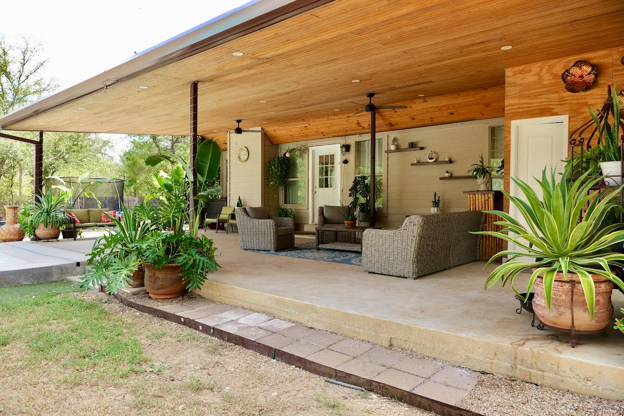 134 Deep Woods Dr, Cedar Creek, TX 78612