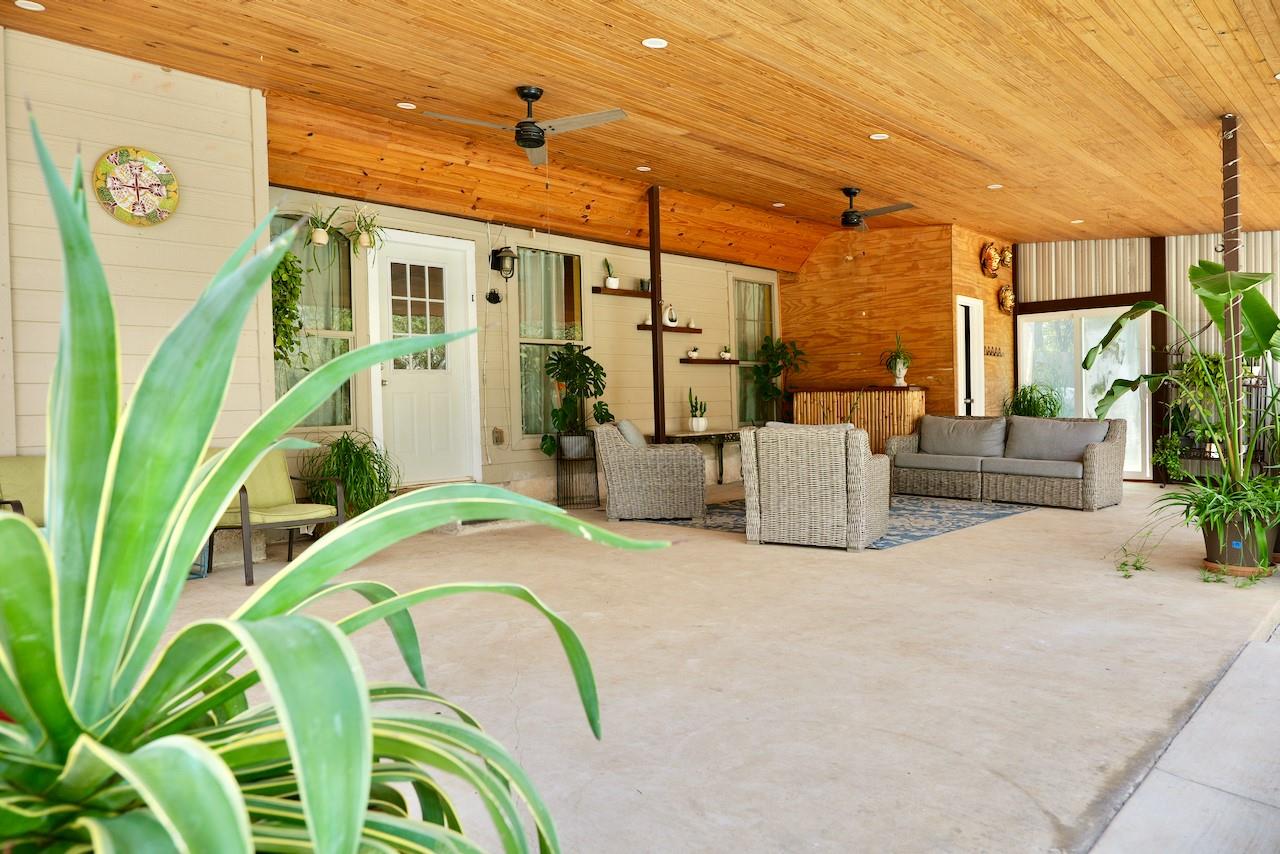 134 Deep Woods Dr, Cedar Creek, TX 78612