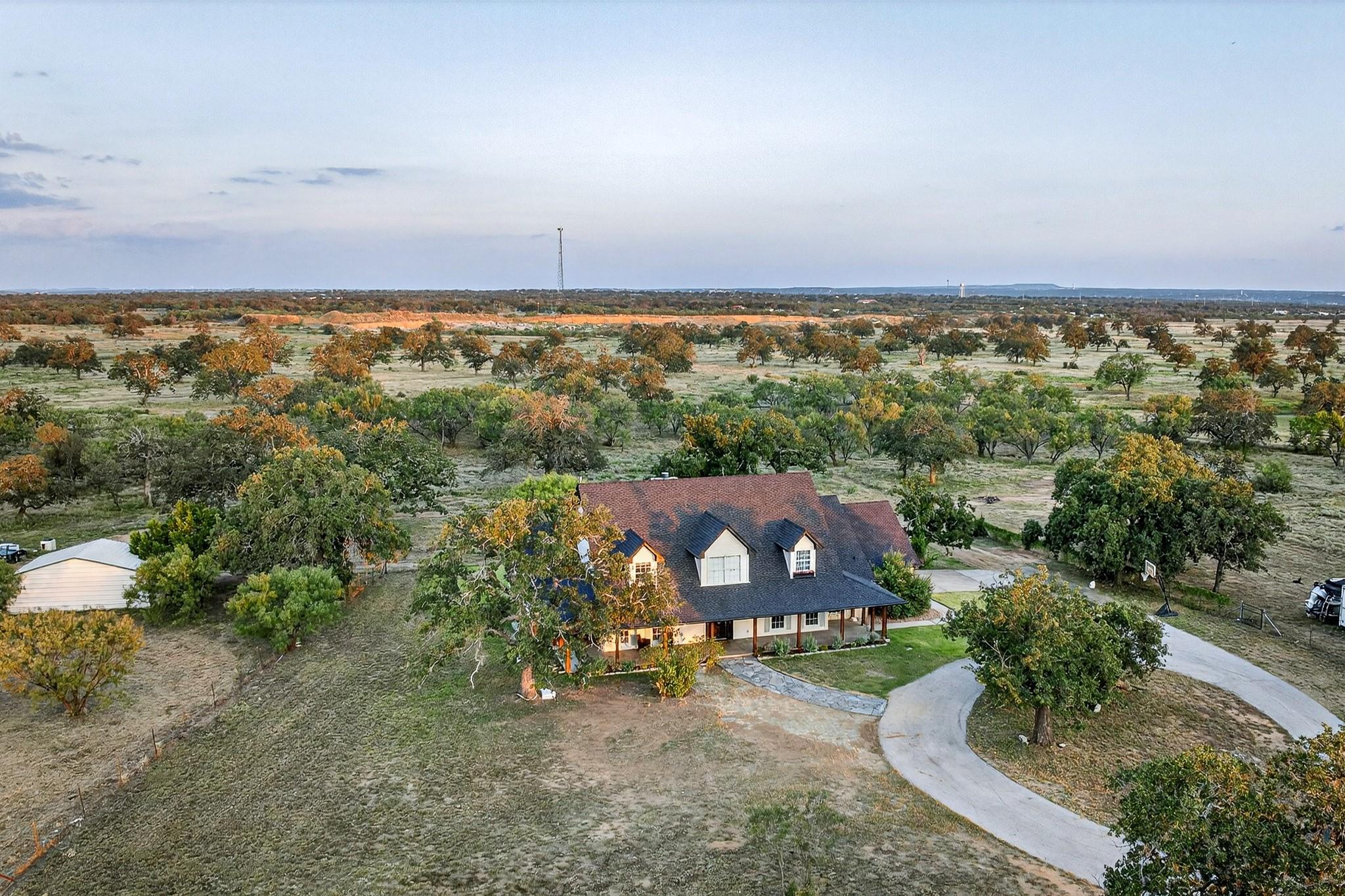 435 Oxbow Trl, Marble Falls, TX 78654
