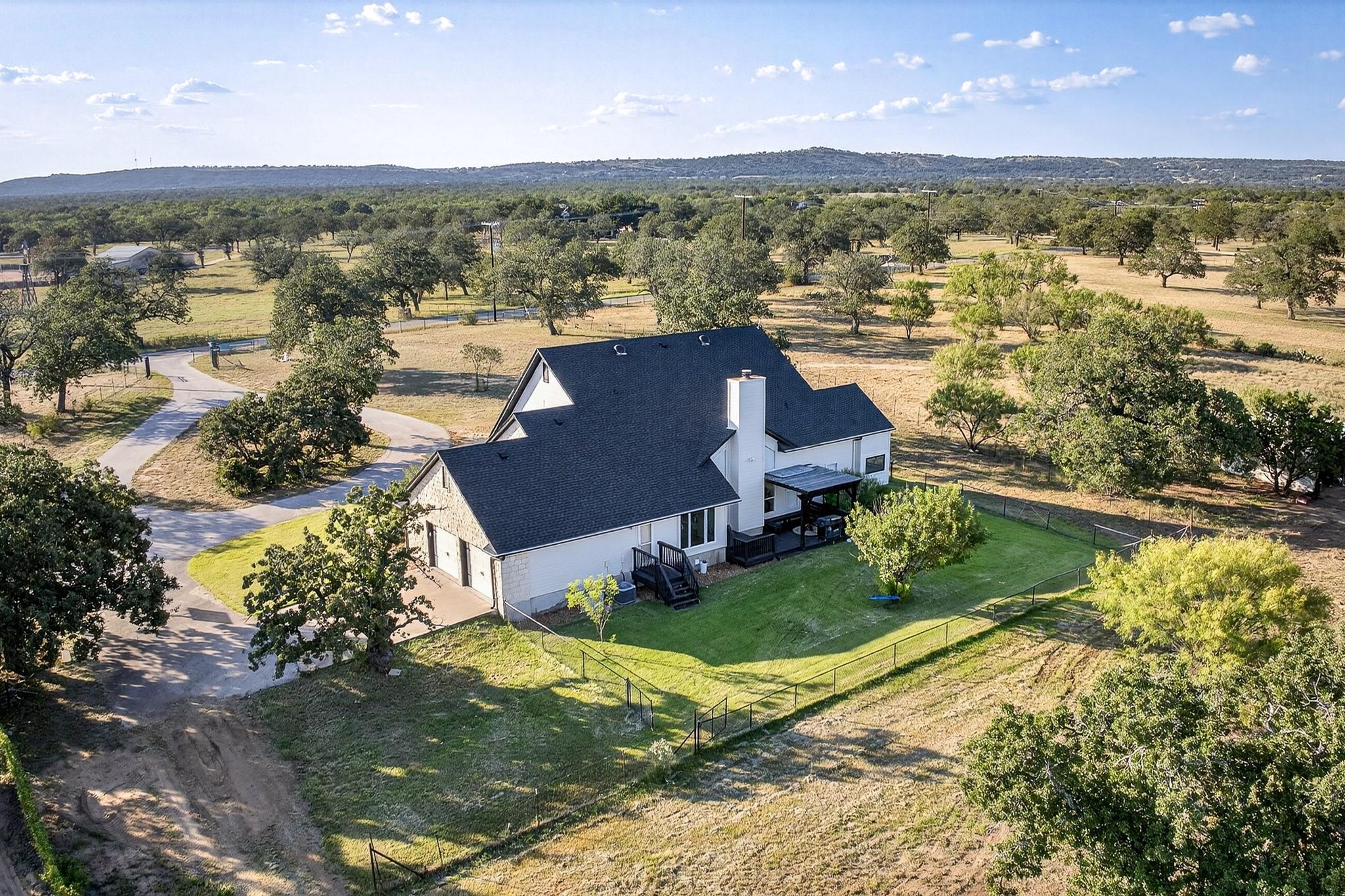 435 Oxbow Trl, Marble Falls, TX 78654