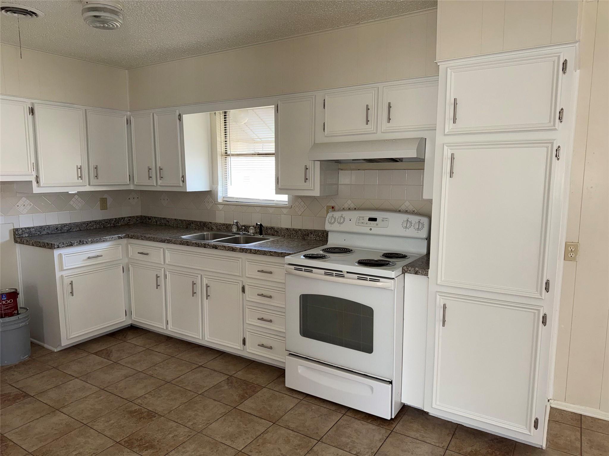 302 Easy St, Copperas Cove, TX 76522