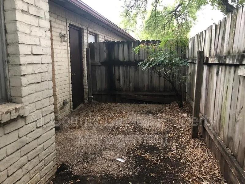 6504 S First St # 103, Austin, TX 78745