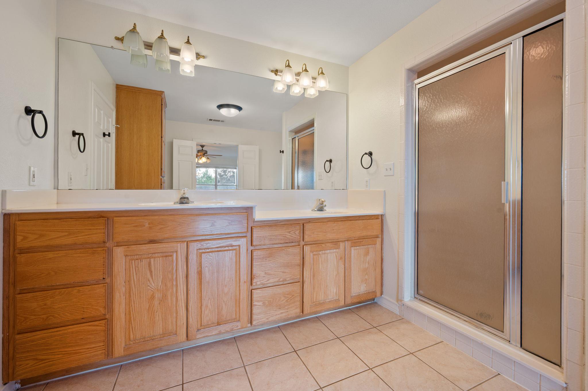 5102 Sundown St, Lago Vista, TX 78645