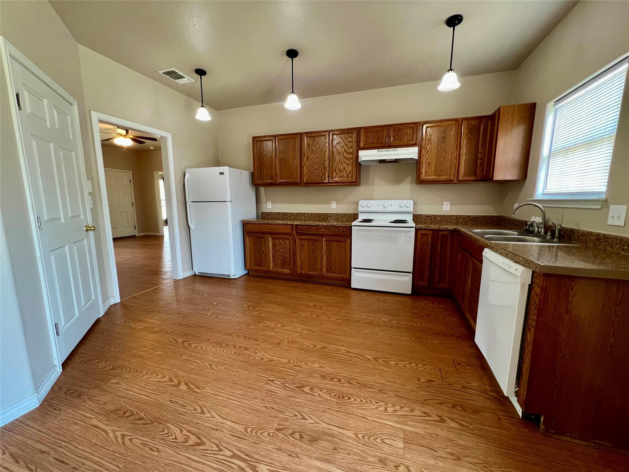 1295 Harper Trl, Lockhart, TX 78644