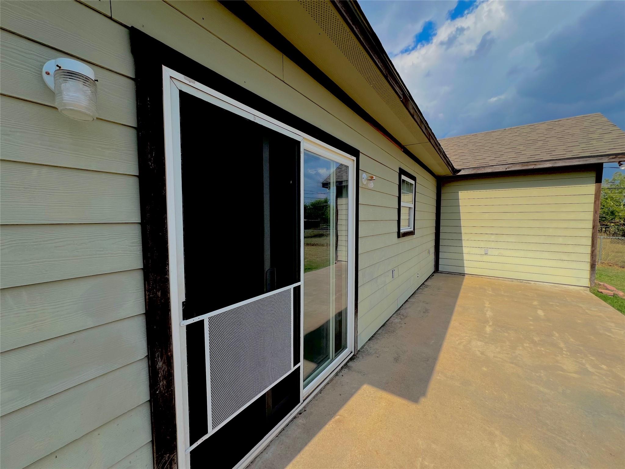 1295 Harper Trl, Lockhart, TX 78644