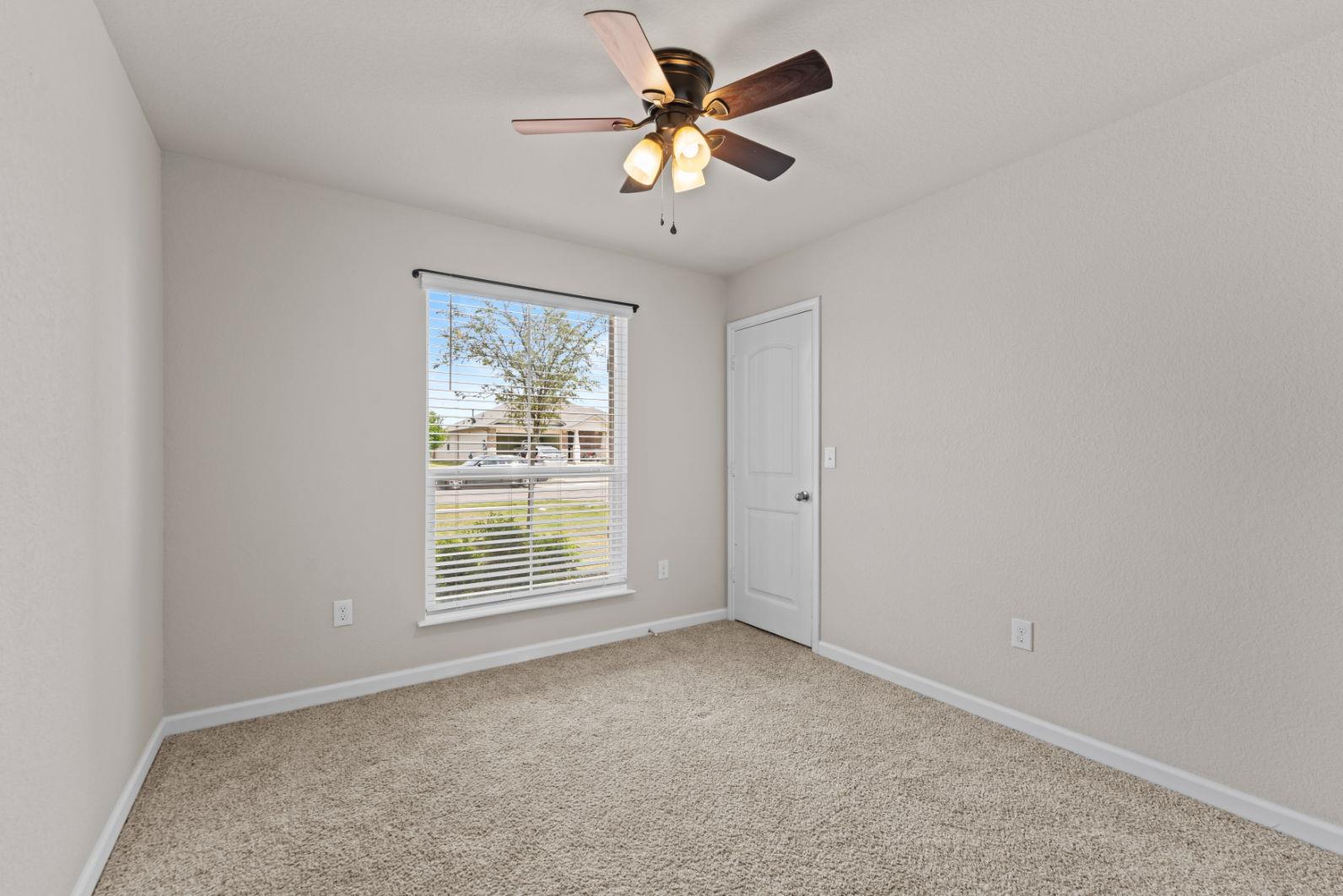 109 Rochester Ln, Hutto, TX 78634