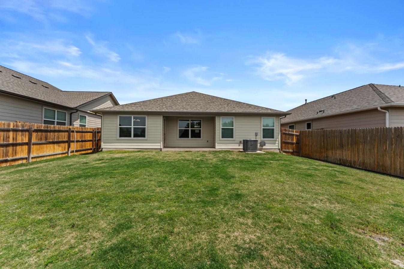 109 Rochester Ln, Hutto, TX 78634
