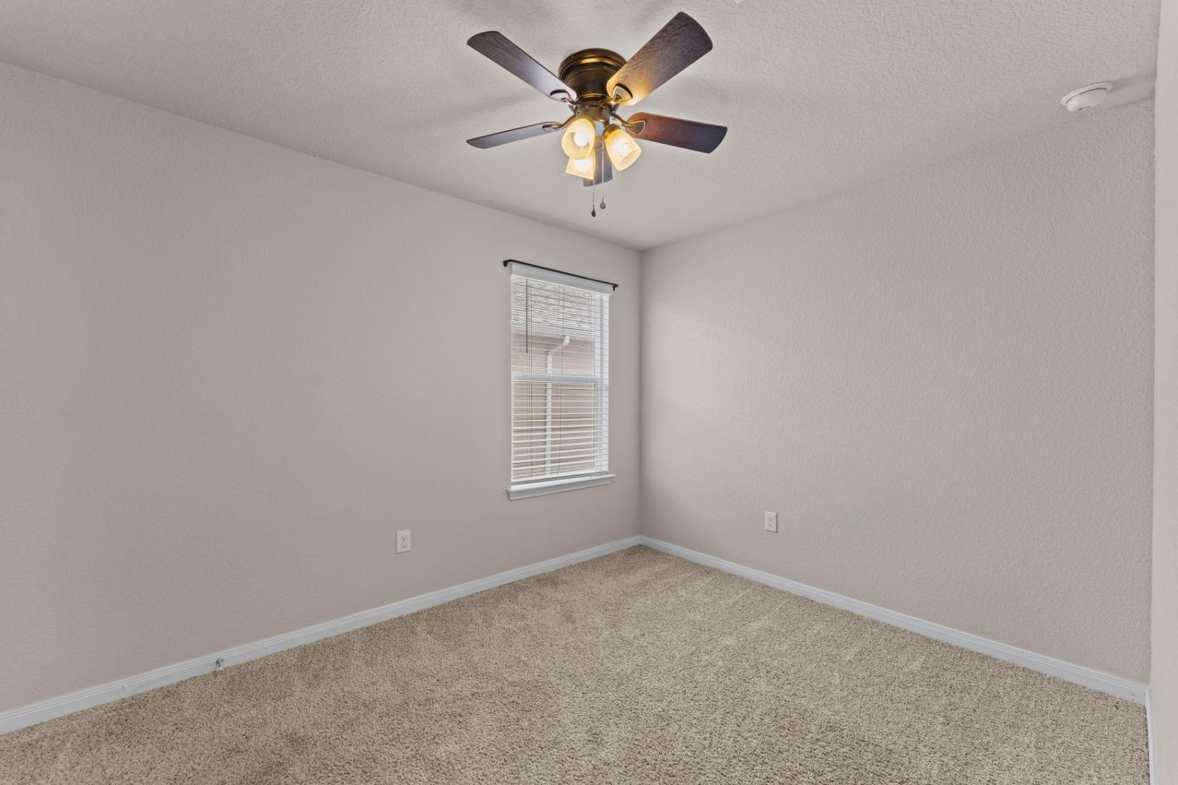 109 Rochester Ln, Hutto, TX 78634