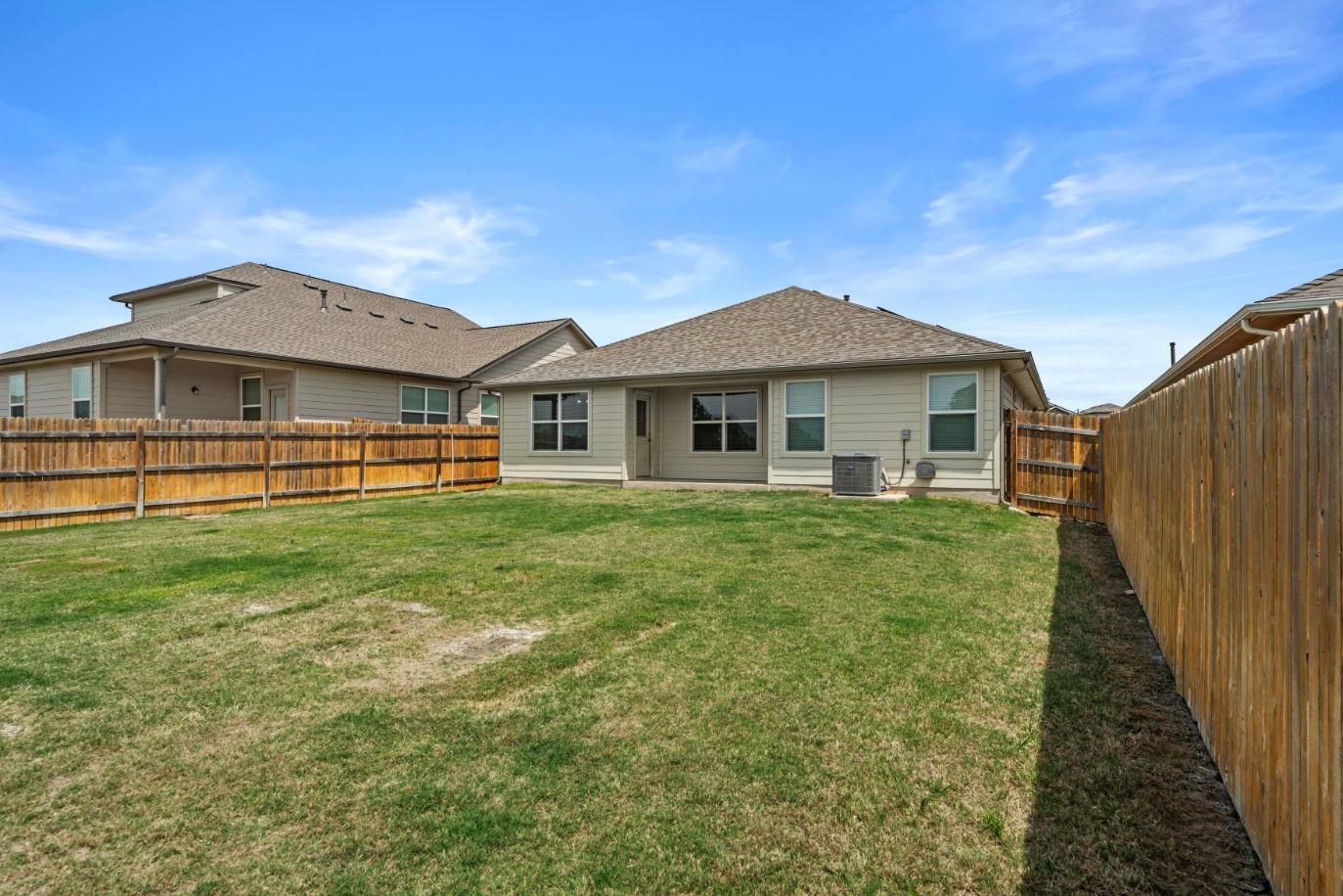 109 Rochester Ln, Hutto, TX 78634