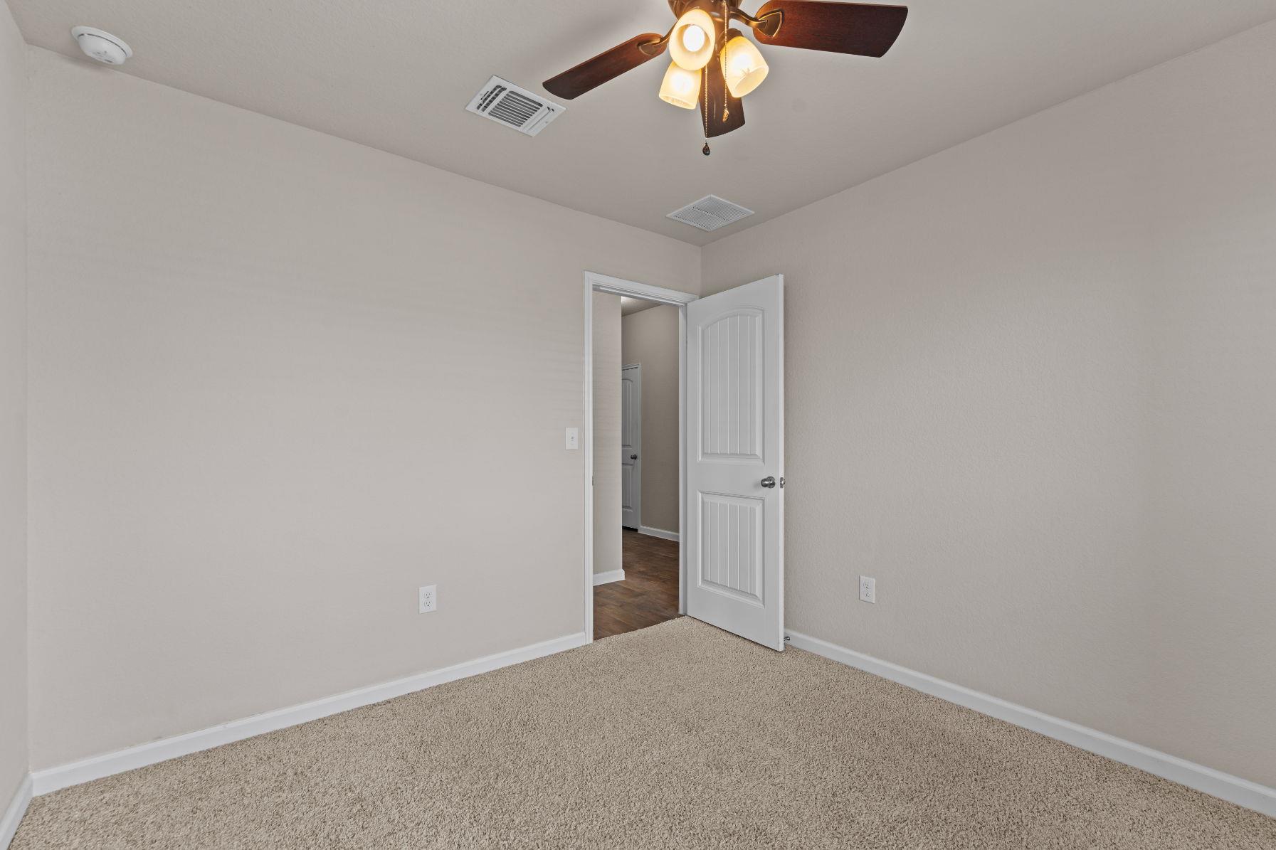 109 Rochester Ln, Hutto, TX 78634