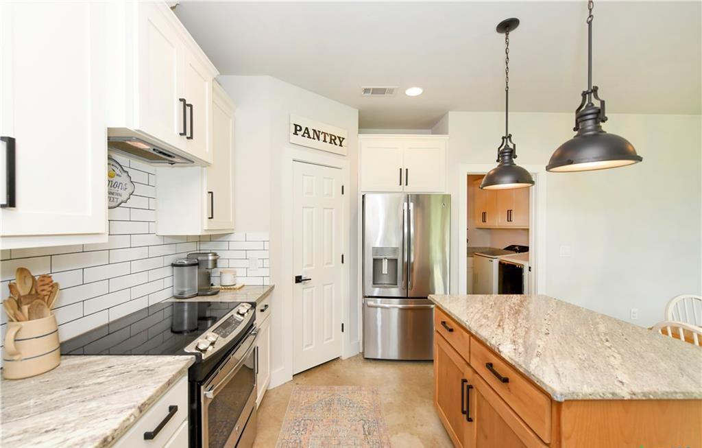 405 Woodlands Dr, Bastrop, TX 78602