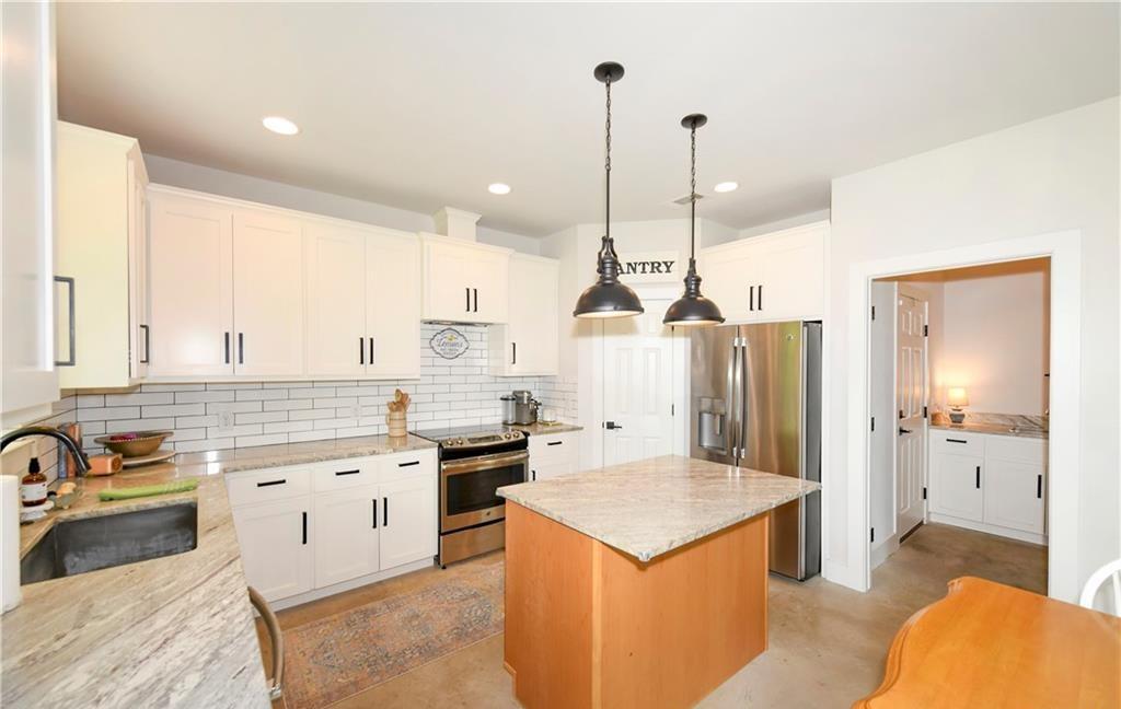 405 Woodlands Dr, Bastrop, TX 78602