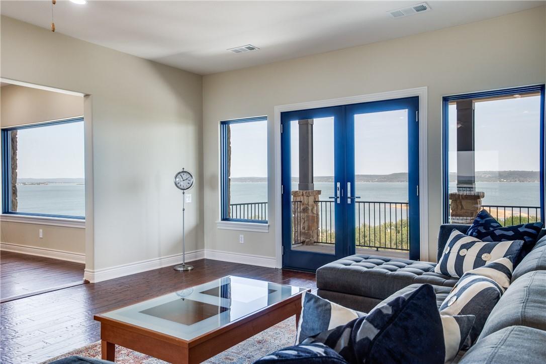 214 Peninsula Dr, Burnet, TX 78611