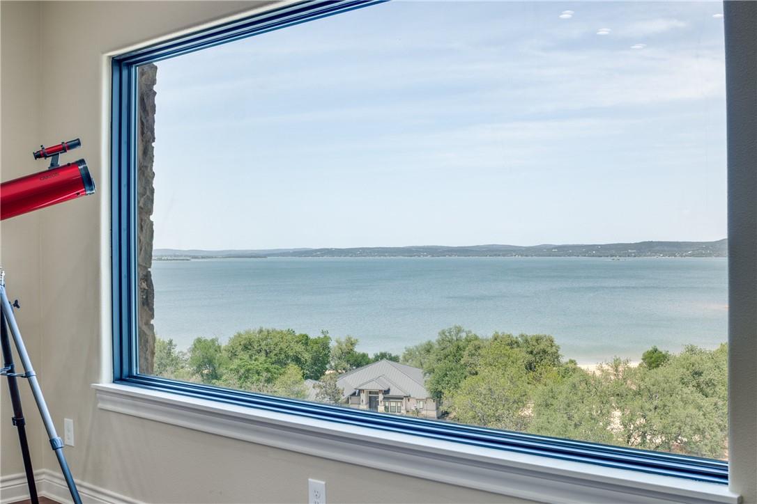 214 Peninsula Dr, Burnet, TX 78611