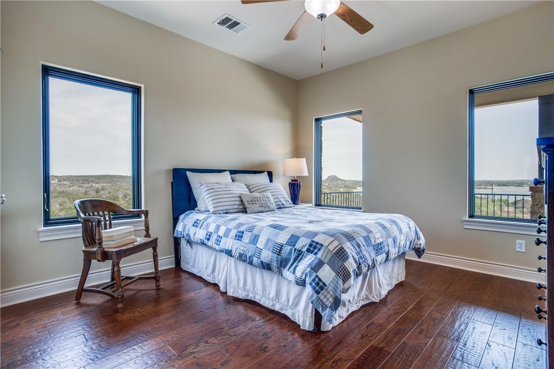 214 Peninsula Dr, Burnet, TX 78611