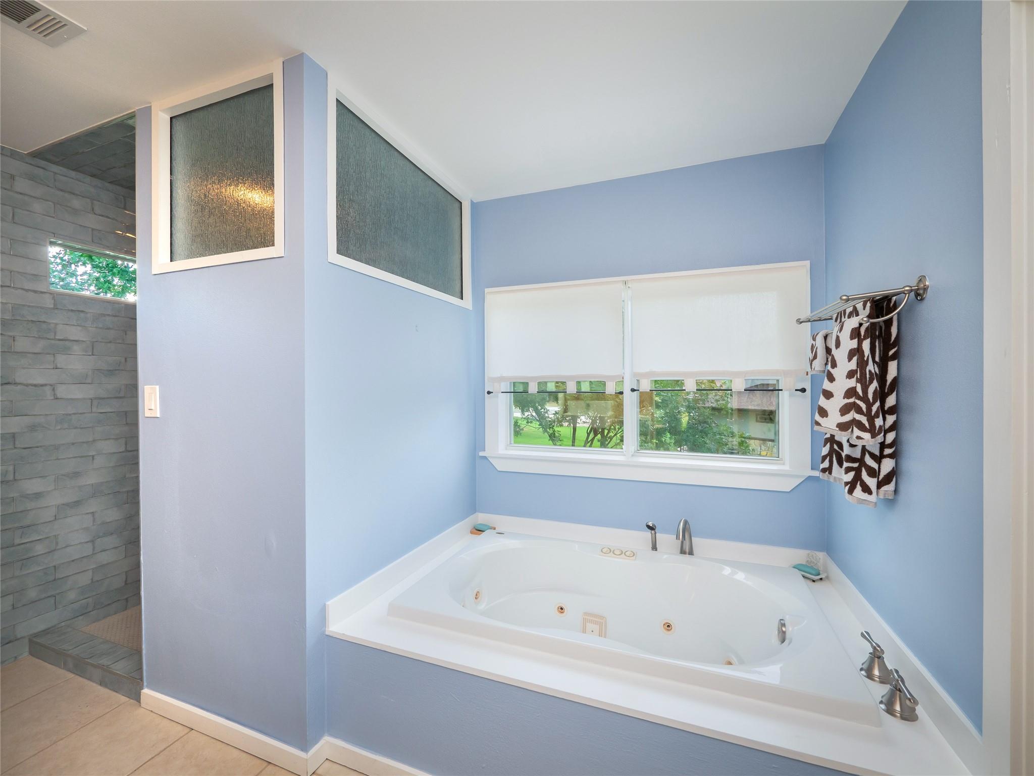 331 Grandview Dr, Horseshoe Bay, TX 78657