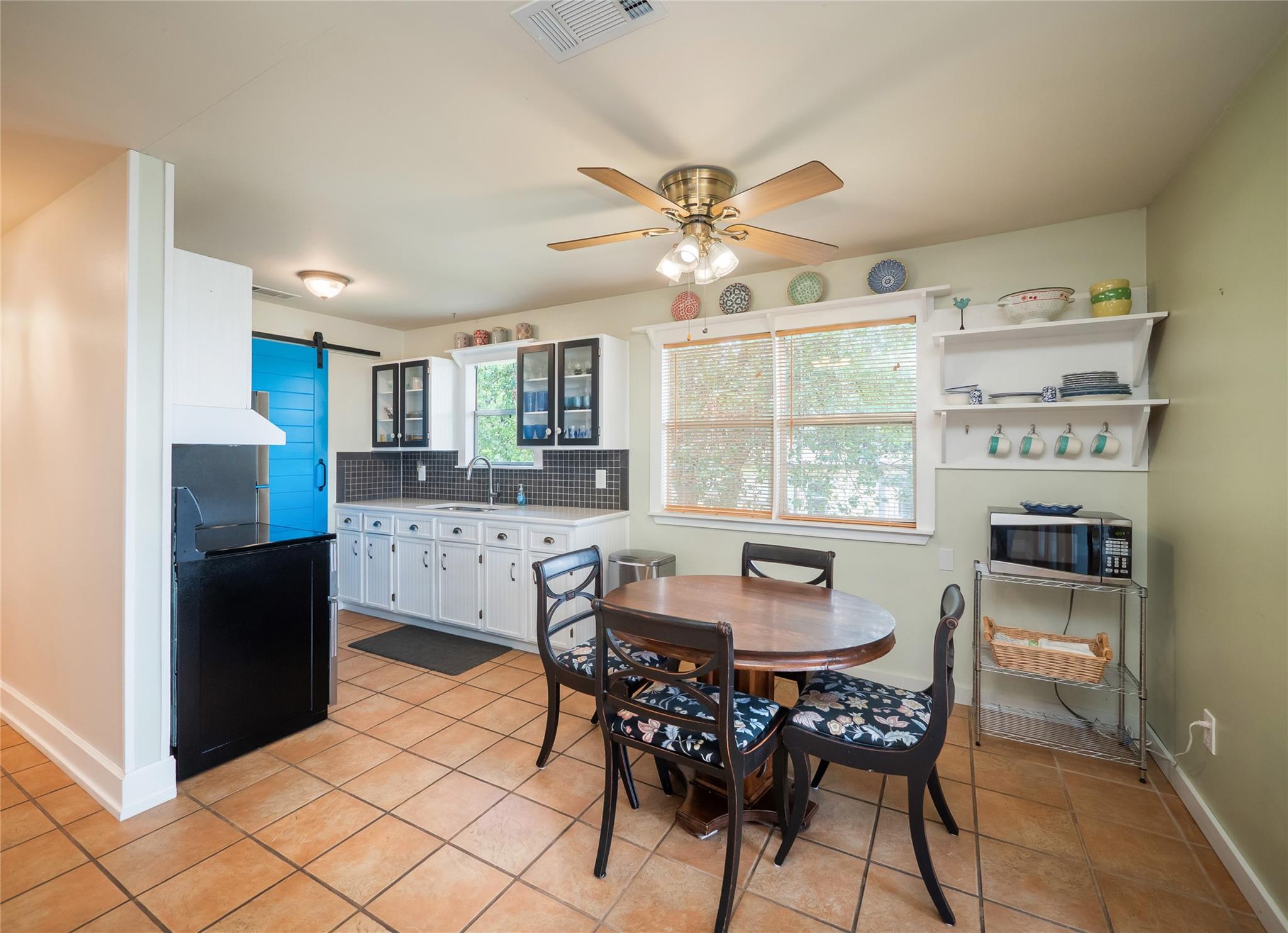 331 Grandview Dr, Horseshoe Bay, TX 78657