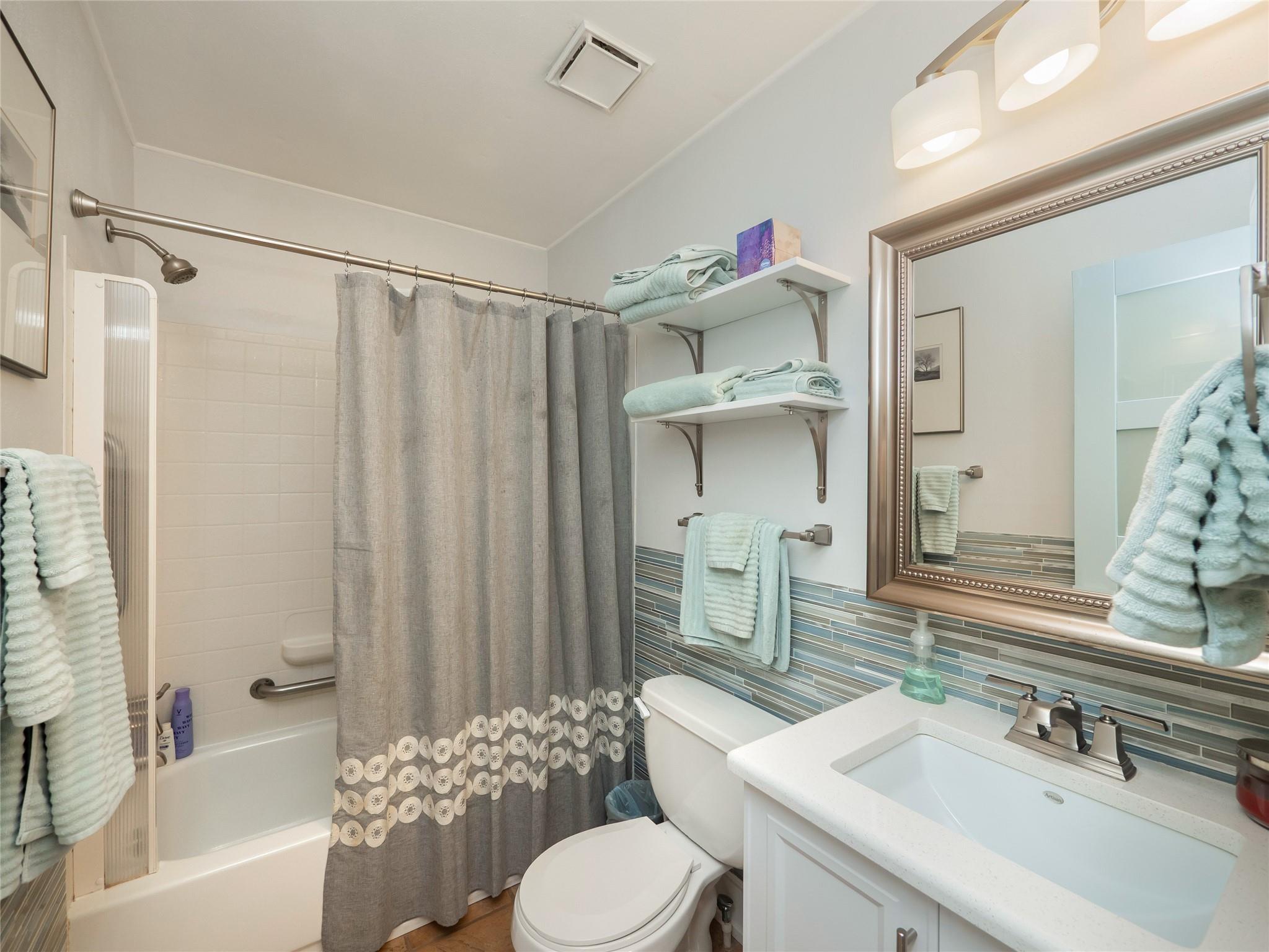 331 Grandview Dr, Horseshoe Bay, TX 78657