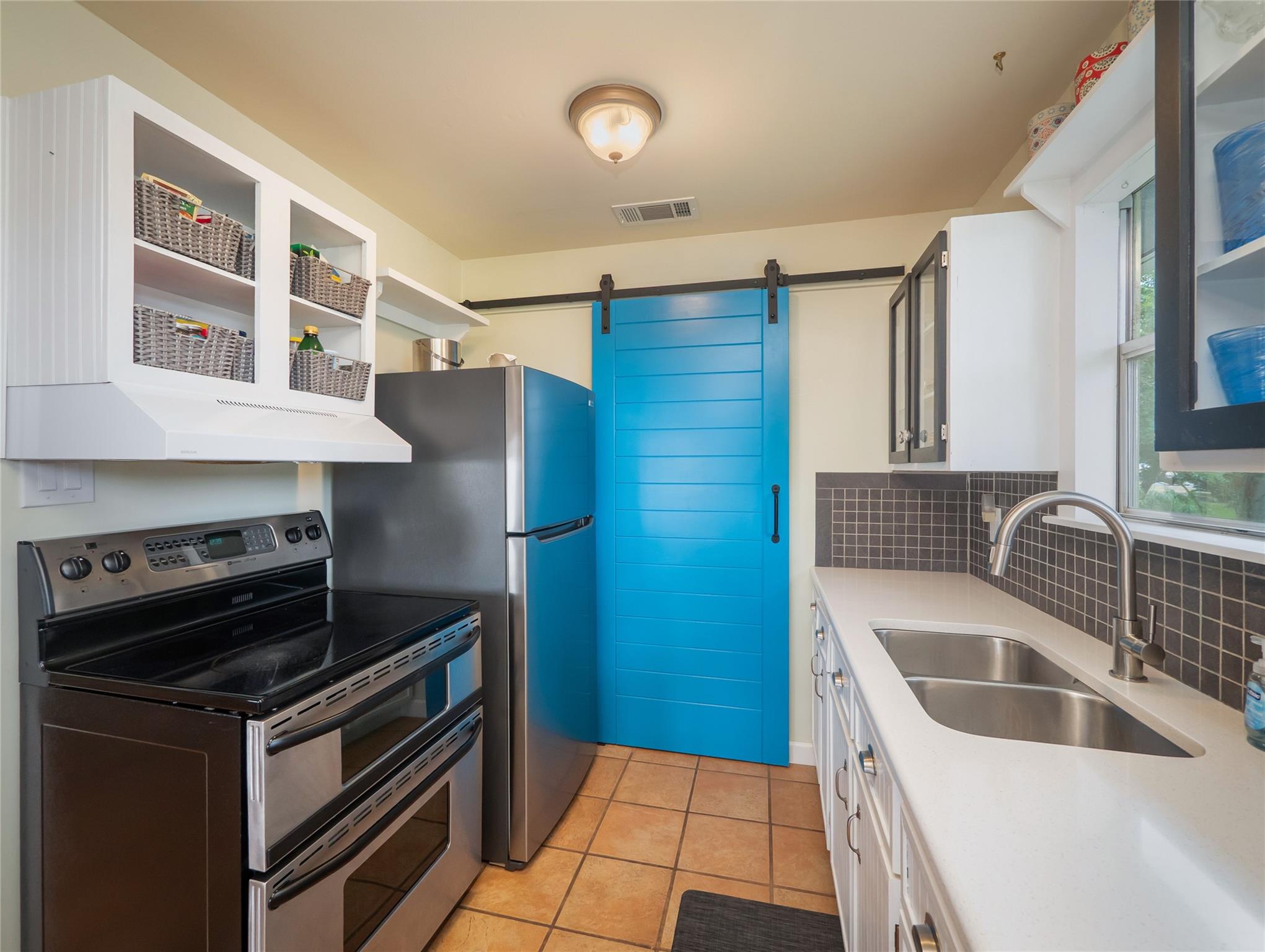 331 Grandview Dr, Horseshoe Bay, TX 78657